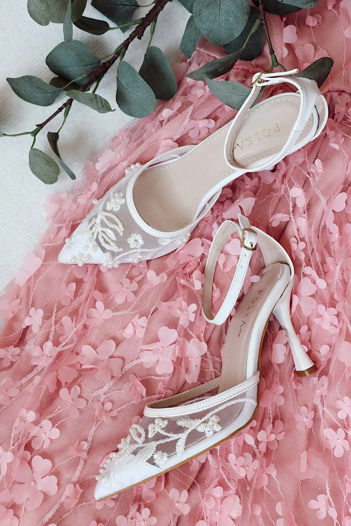 کفش پاشنه بلند زنانه مدل عروس،   با طراحی دستساز، با جزئیات مرواریدی و پاشنه نازک و نوک تیز - 7233 کفش پاشنه بلند زنانه مدل عروس، با طراحی دستساز، با جزئیات مرواریدی و پاشنه نازک و نوک تیز - 7233