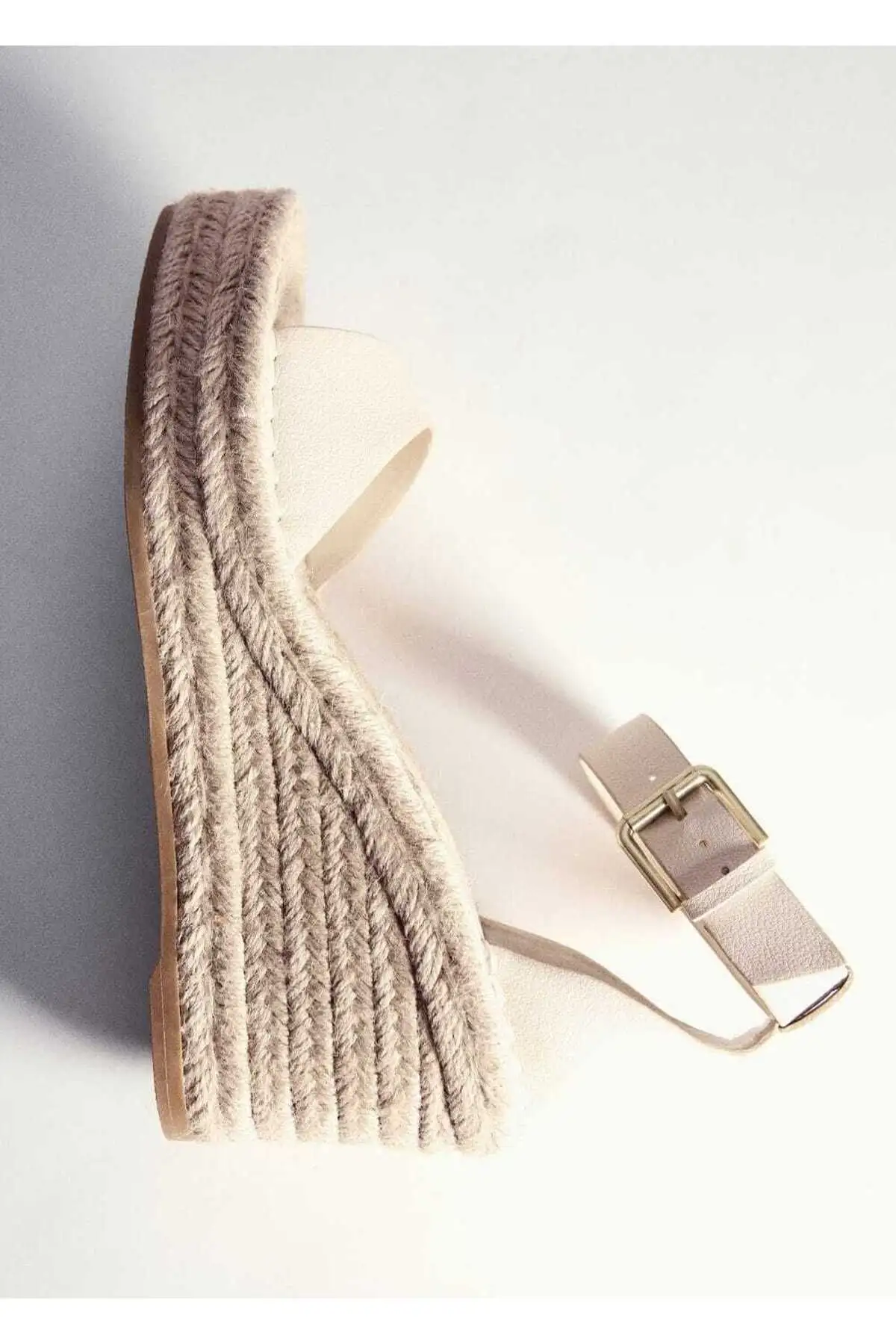 کفش صندل زنانه با پاشنه کوتاه و بند دار برند MANGO - 7436