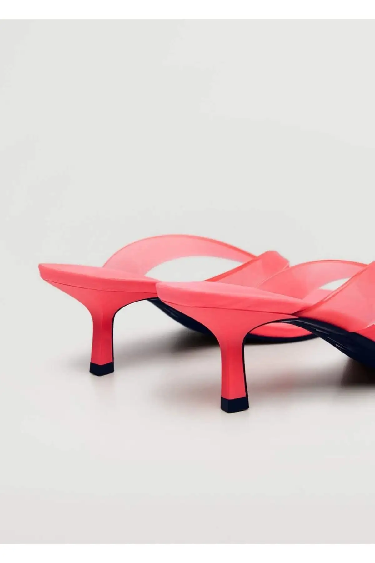 کفش صندل زنانه  وینیل پاشنه بلند برند MANGO - 7429 کفش صندل زنانه وینیل پاشنه بلند برند MANGO - 7429