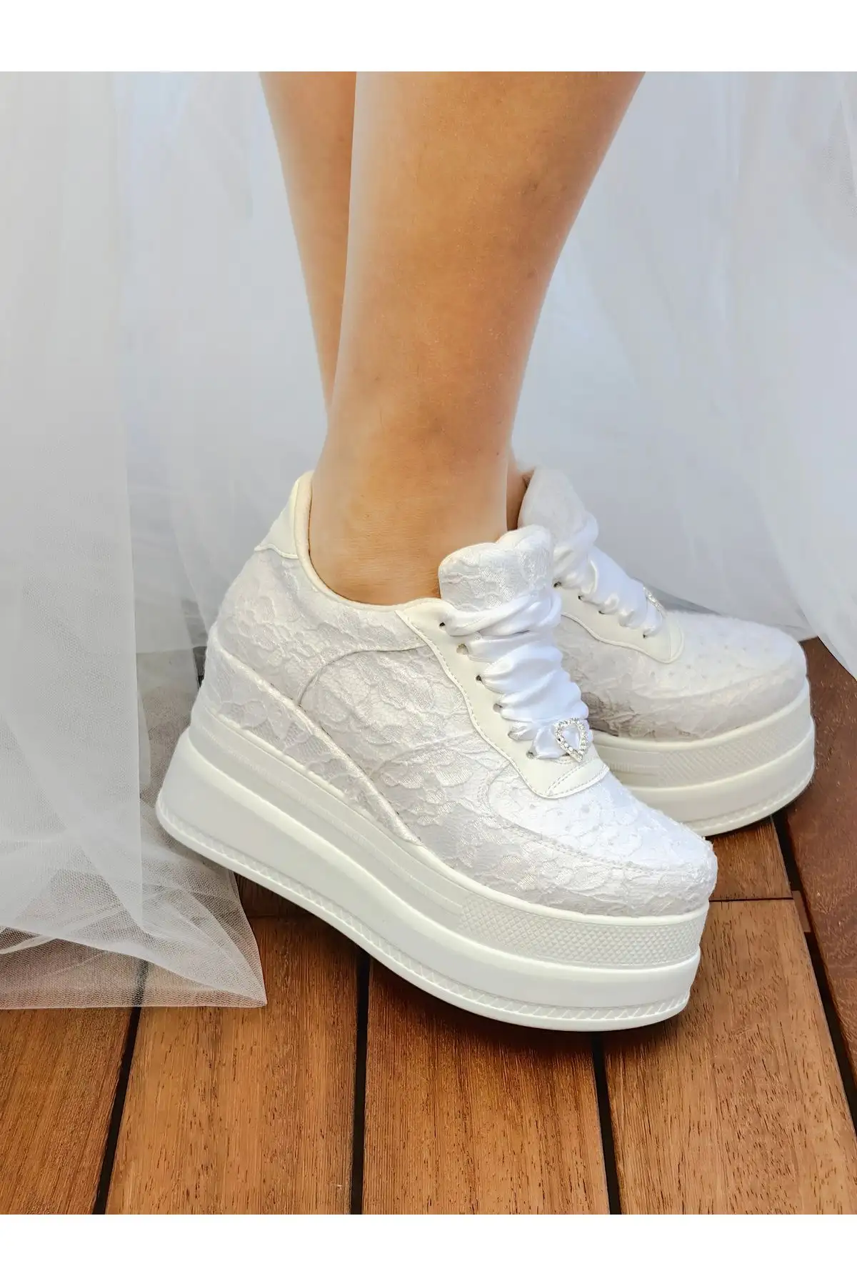 کفش پاشنه بلند زنانه  عروس دار 9 سانتیمتری،  ورزشی عروس بسیار راحت به رنگ سفید - 7196 کفش پاشنه بلند زنانه عروس دار 9 سانتیمتری، ورزشی عروس بسیار راحت به رنگ سفید - 7196