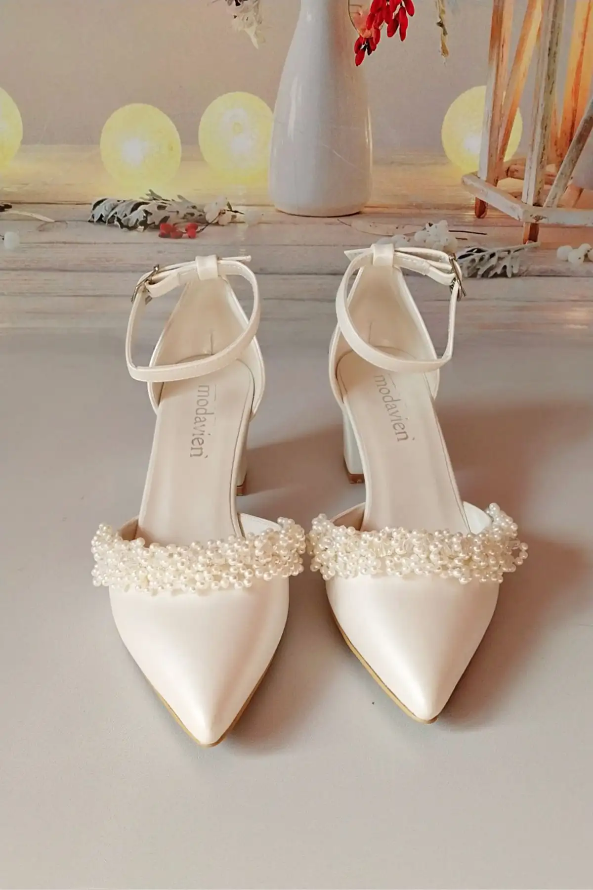 کفش پاشنه بلند زنانه  عروس  با پاشنه 5 سانتی و صدفی مرواریدی - 7219 کفش پاشنه بلند زنانه عروس با پاشنه 5 سانتی و صدفی مرواریدی - 7219