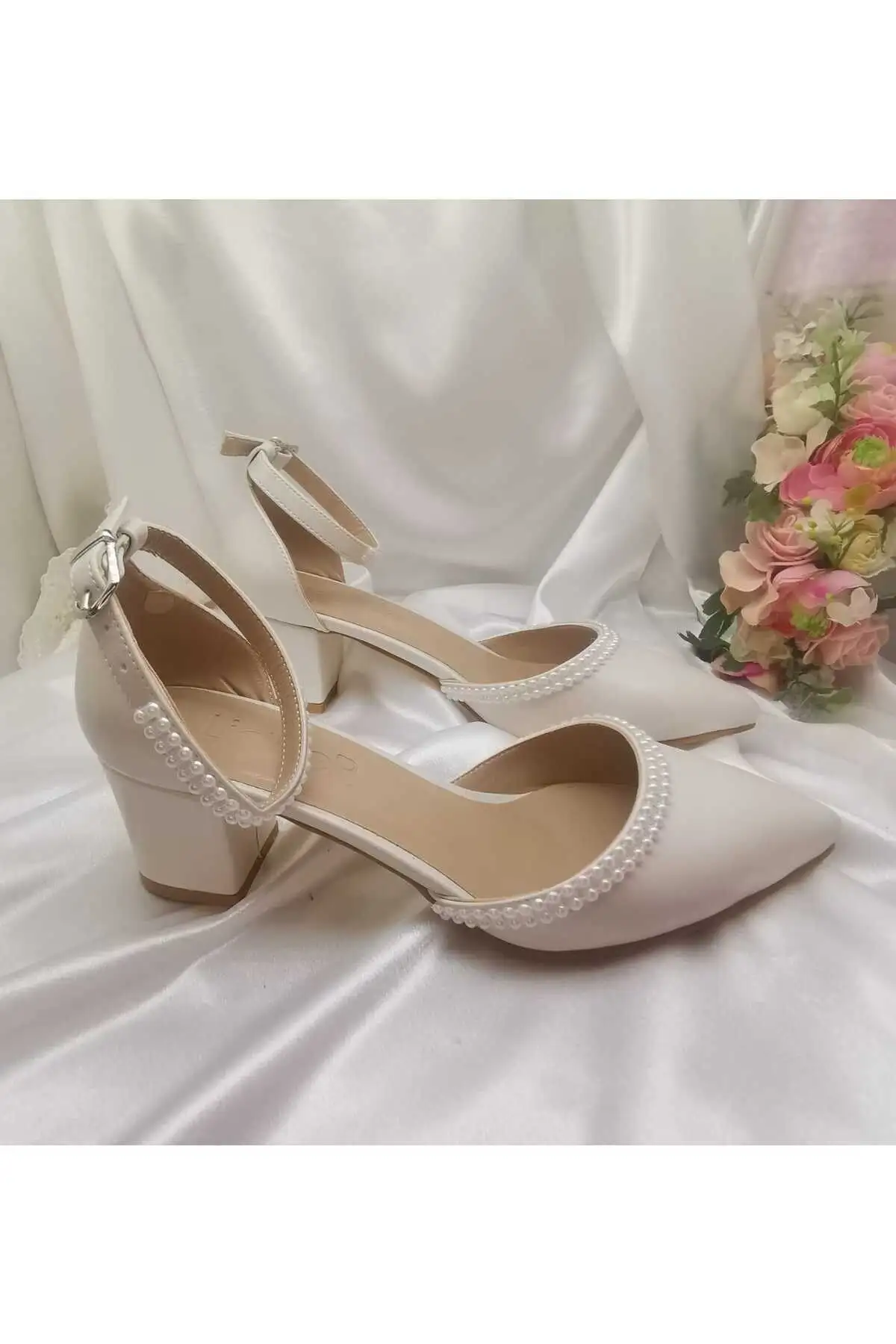 کفش پاشنه بلند زنانه  عروسی  با پاشنه پهن 5 سانتیمتری به رنگ سفید مرواریدی شکسته و راحت - 7240 کفش پاشنه بلند زنانه عروسی با پاشنه پهن 5 سانتیمتری به رنگ سفید مرواریدی شکسته و راحت - 7240