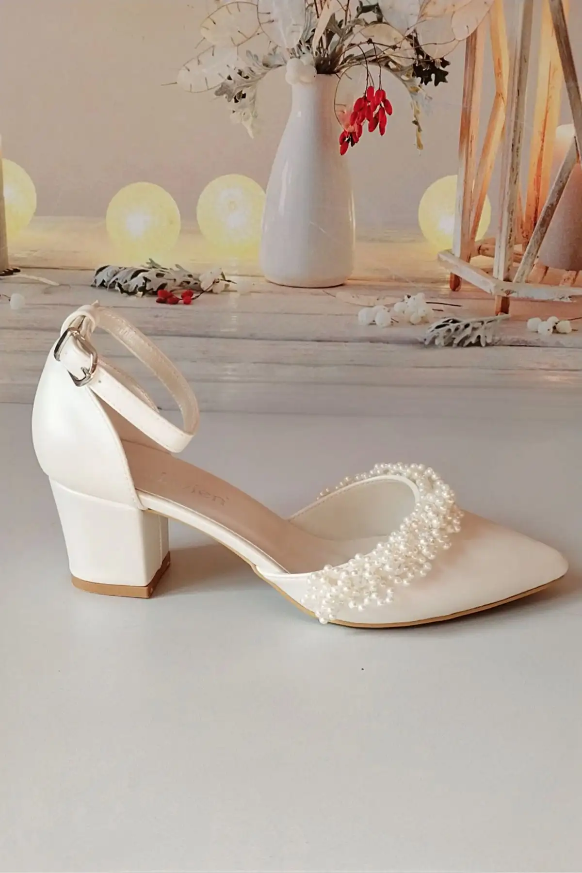 کفش پاشنه بلند زنانه  عروس  با پاشنه 5 سانتی و صدفی مرواریدی - 7219 کفش پاشنه بلند زنانه عروس با پاشنه 5 سانتی و صدفی مرواریدی - 7219