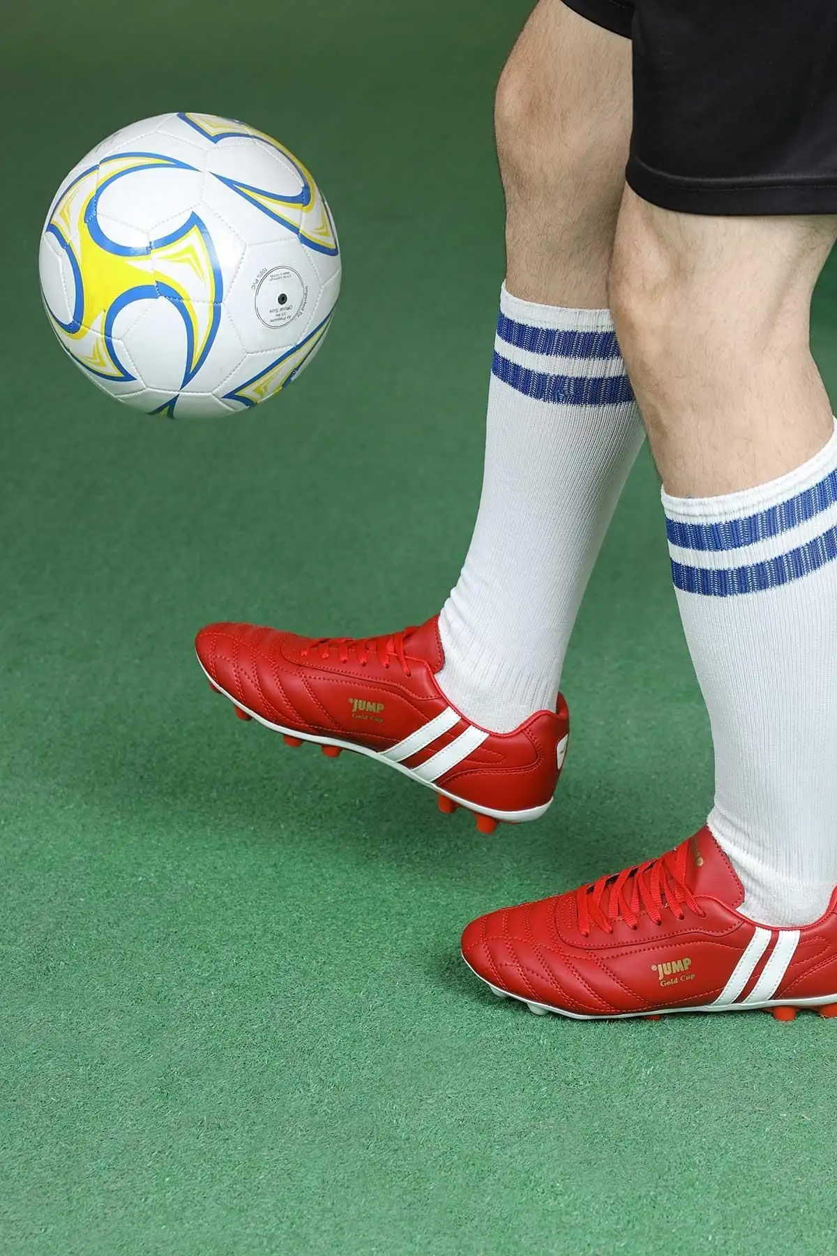 کفش فوتبال   مردانه قرمز 190 13256M برند Jump - 7532 کفش فوتبال مردانه قرمز 190 13256M برند Jump - 7532