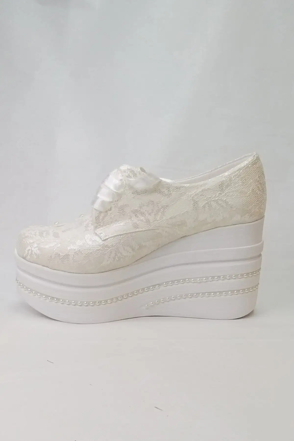 کفش پاشنه بلند زنانه  عروسی با پاشنه توپر و تزیینات گل دار مدل 602 - 7215 کفش پاشنه بلند زنانه عروسی با پاشنه توپر و تزیینات گل دار مدل 602 - 7215