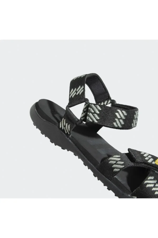 کفش صندل زنانه محصول "MOARY" به رنگ‌های مشکی، نقره‌ای سبز و طلایی فعال است. برند adidas - 7418