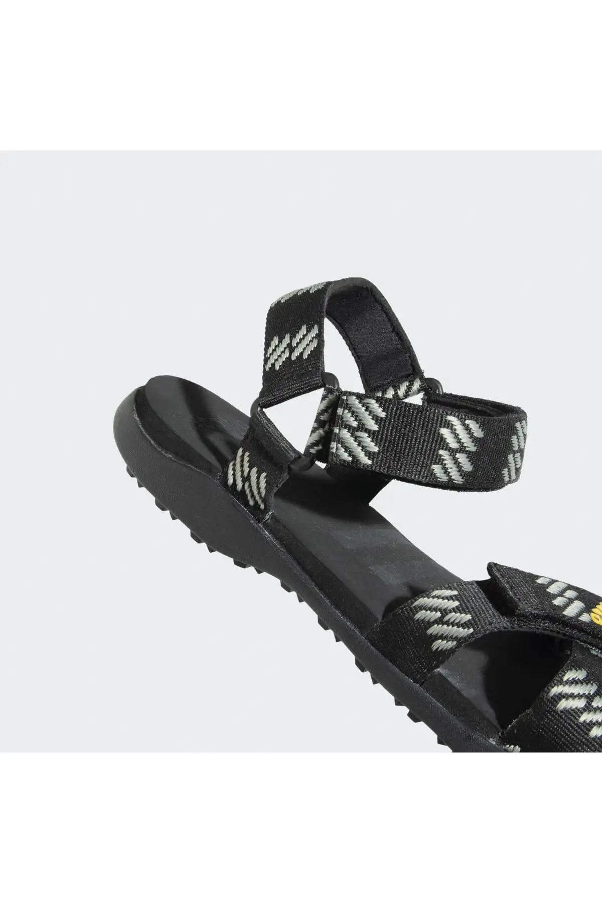 کفش صندل زنانه محصول "MOARY" به رنگهای مشکی، نقرهای سبز و طلایی فعال است. برند adidas - 7418 کفش صندل زنانه محصول "MOARY" به رنگهای مشکی، نقرهای سبز و طلایی فعال است. برند adidas - 7418