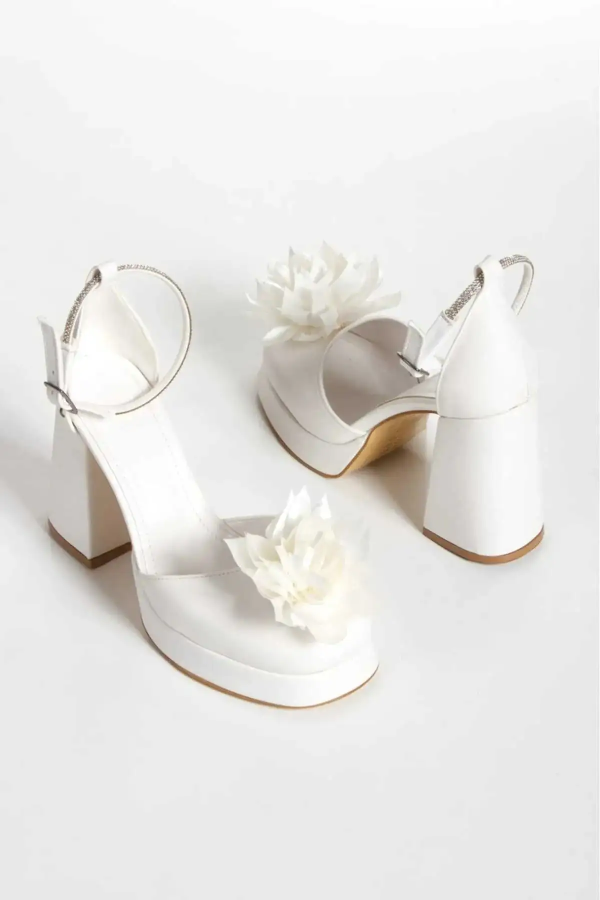 کفش پاشنه بلند زنانه جوراب عروس، دستبند طراحی ویژه با سنگ، ست با گل لوتوس و زنجیر ترکیبی. - 7245 کفش پاشنه بلند زنانه جوراب عروس، دستبند طراحی ویژه با سنگ، ست با گل لوتوس و زنجیر ترکیبی. - 7245