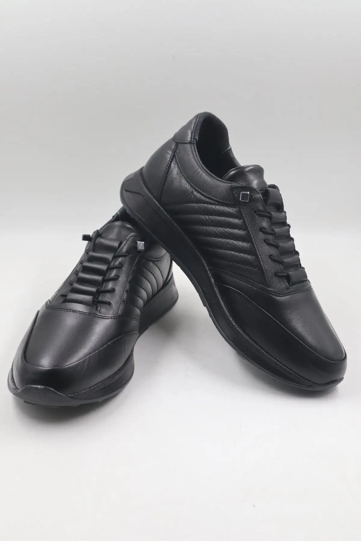 کفش روزمره مردانه  ورزشی  تمام ارگونومیک  از جنس چرم طبیعی، فوقالعاده راحت و سبک - 7349 کفش روزمره مردانه ورزشی تمام ارگونومیک از جنس چرم طبیعی، فوقالعاده راحت و سبک - 7349