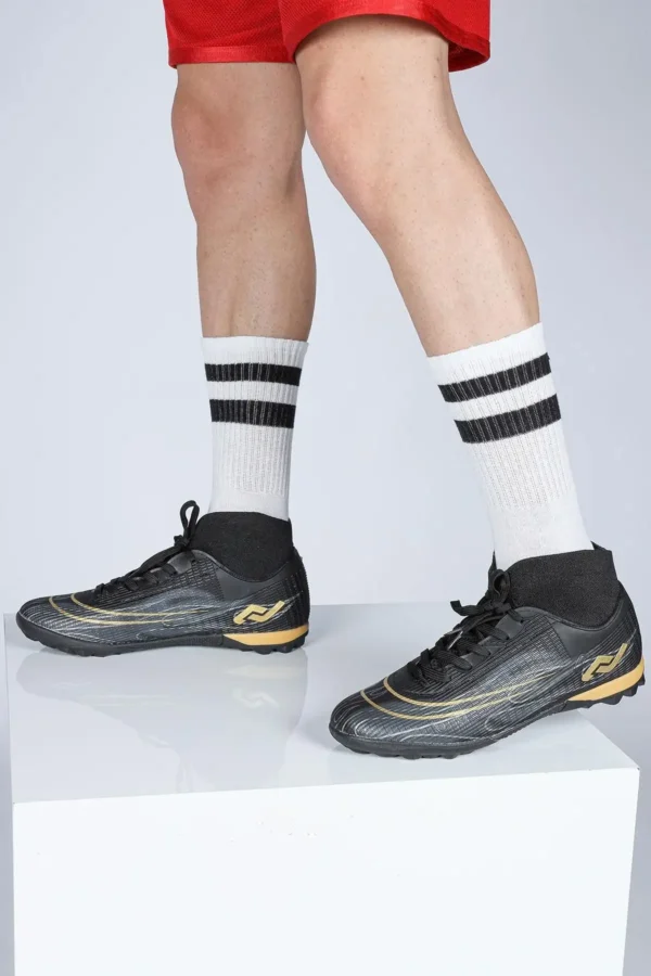 کفش فوتبال 29677 کلاهدار مشکی - رنگ طلایی برای زمین چمن مصنوعی برند Jump - 7524