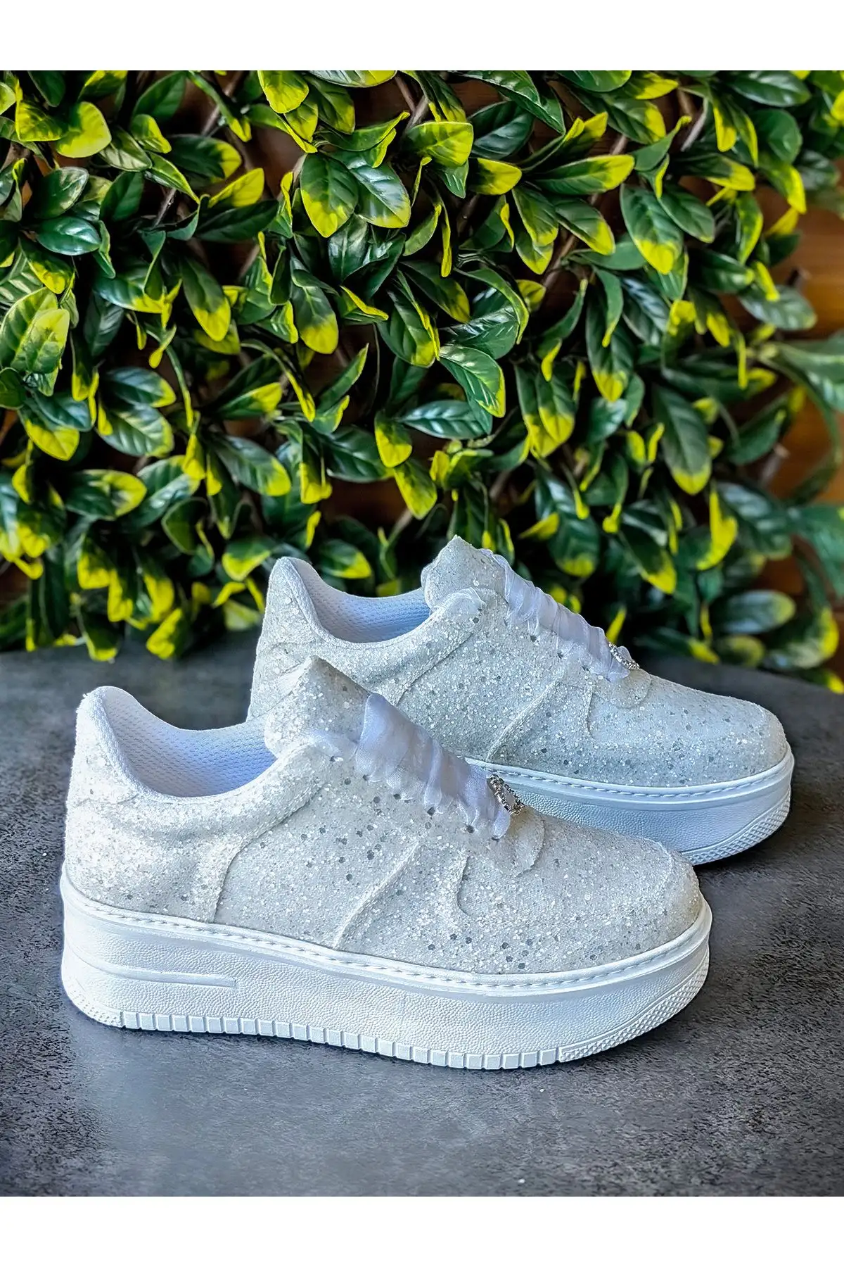 کفش پاشنه بلند زنانه کتانی عروس با درخشش و براقی سفید شکسته، فوقالعاده راحت و با کیفیت برای عروس - 7197 کفش پاشنه بلند زنانه کتانی عروس با درخشش و براقی سفید شکسته، فوقالعاده راحت و با کیفیت برای عروس - 7197