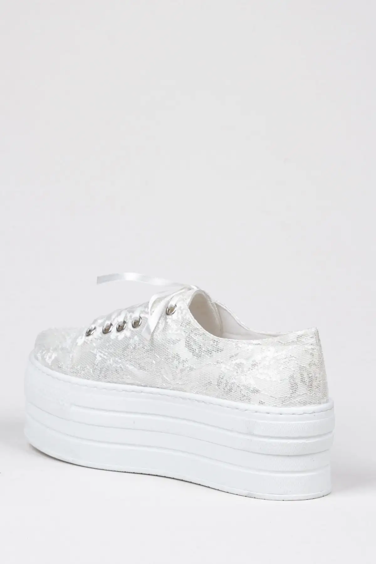 کفش پاشنه بلند زنانه  ورزشی عروس با جزئیات گلدوزی شده چنار501 - 7203 کفش پاشنه بلند زنانه ورزشی عروس با جزئیات گلدوزی شده چنار501 - 7203