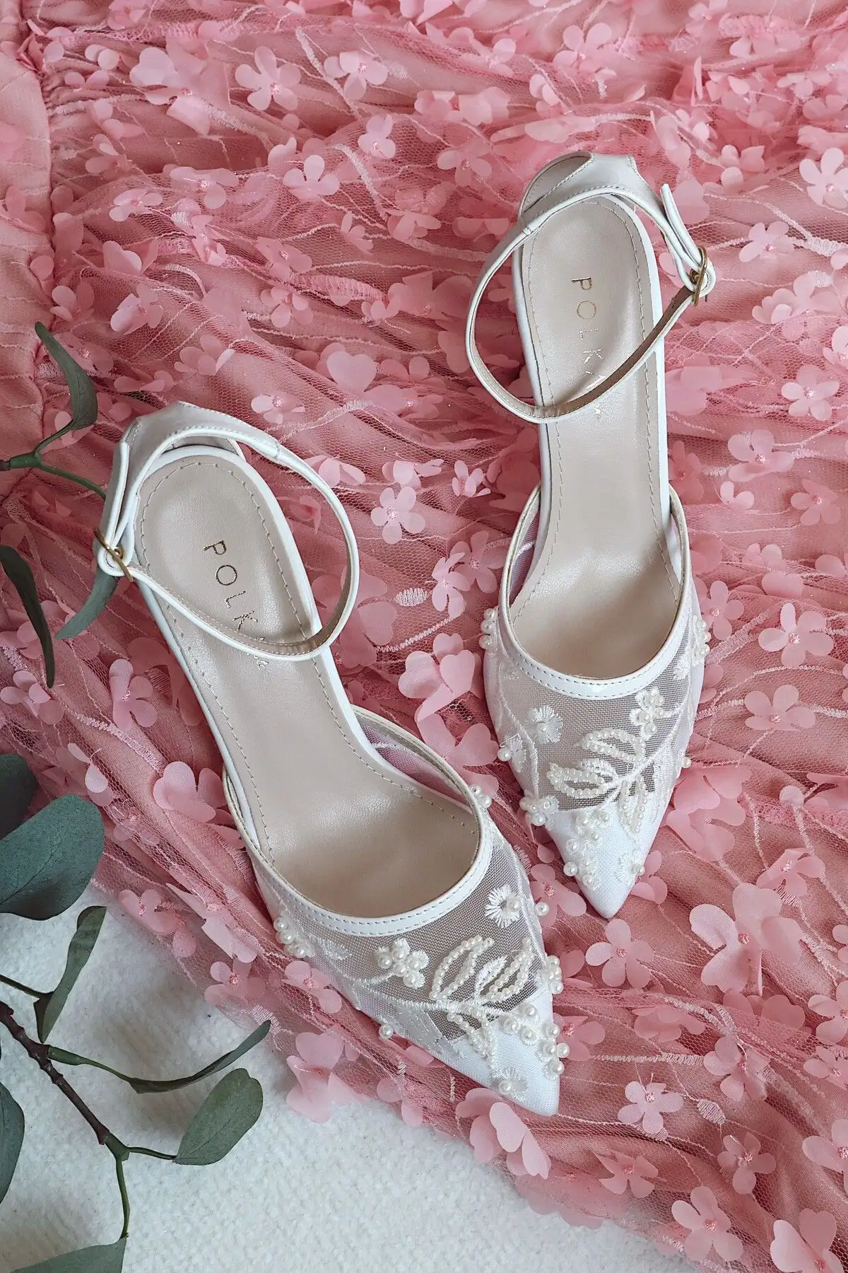 کفش پاشنه بلند زنانه مدل عروس،   با طراحی دستساز، با جزئیات مرواریدی و پاشنه نازک و نوک تیز - 7233 کفش پاشنه بلند زنانه مدل عروس، با طراحی دستساز، با جزئیات مرواریدی و پاشنه نازک و نوک تیز - 7233