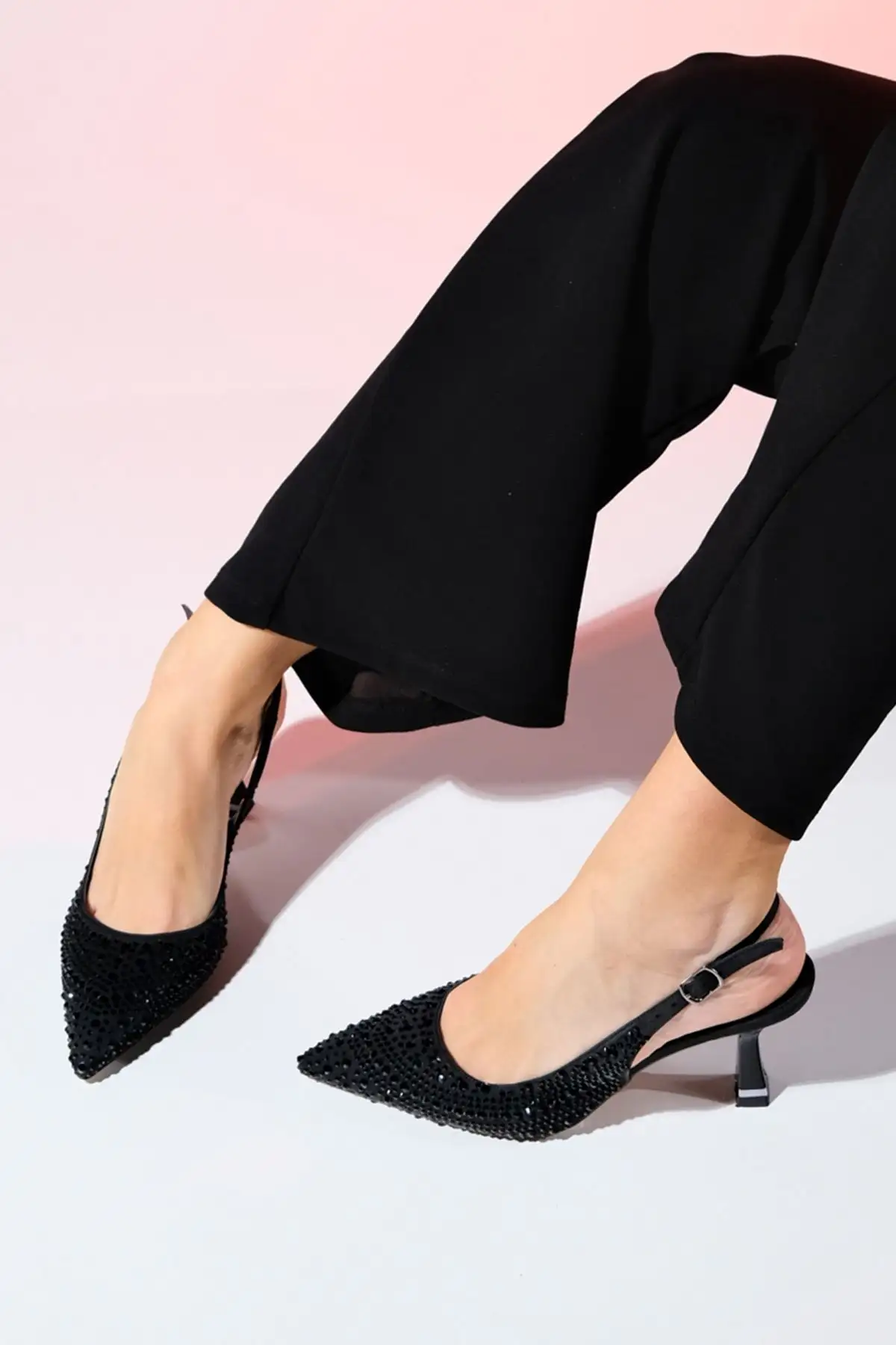 کفش پاشنه‌ بلند زنانه مجلسی جعبه‌ای ساتن مشکی JUAN با نگین‌دار - 7250