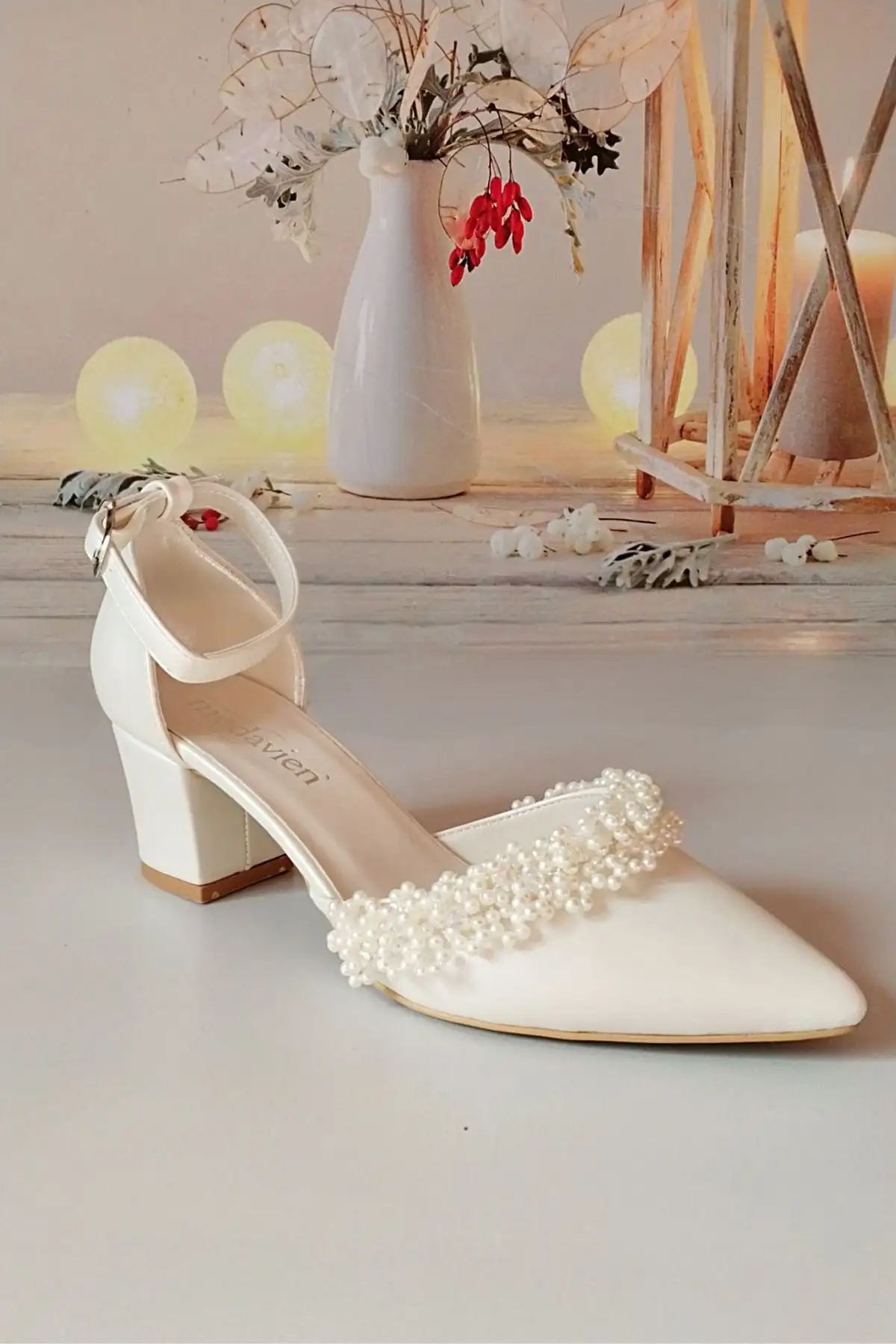 کفش پاشنه بلند زنانه  عروس  با پاشنه 5 سانتی و صدفی مرواریدی - 7219 کفش پاشنه بلند زنانه عروس با پاشنه 5 سانتی و صدفی مرواریدی - 7219