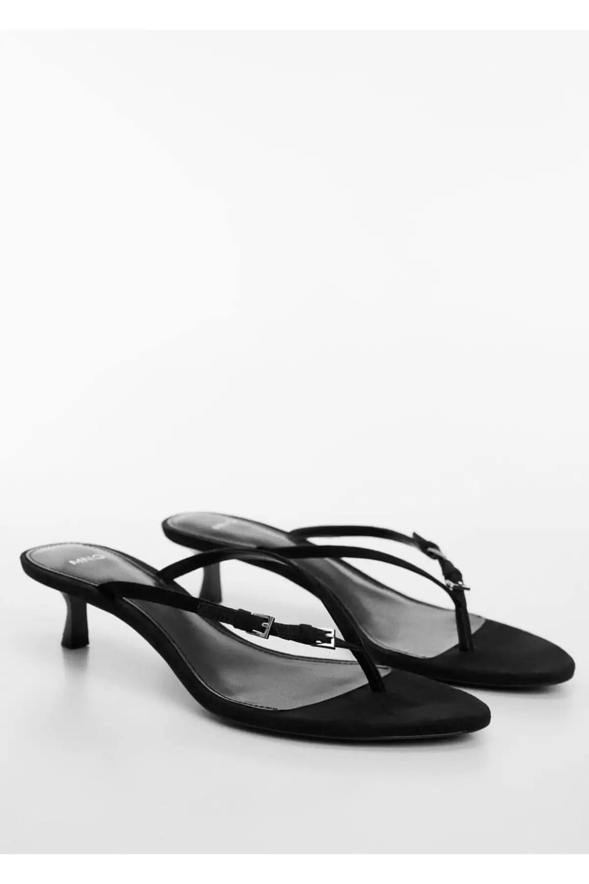 کفش صندل زنانه تکا جزئیات پاشنهدار  برند MANGO - 7437 کفش صندل زنانه تکا جزئیات پاشنهدار برند MANGO - 7437