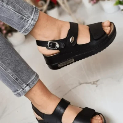 کفش صندل زنانه ساندال‌های ارینی با زیره آناتومیک و اورتopedik، مناسب برای فعالیت‌های بیرونی و پیاده‌روی، با بند چسبی دوگانه. - 7375