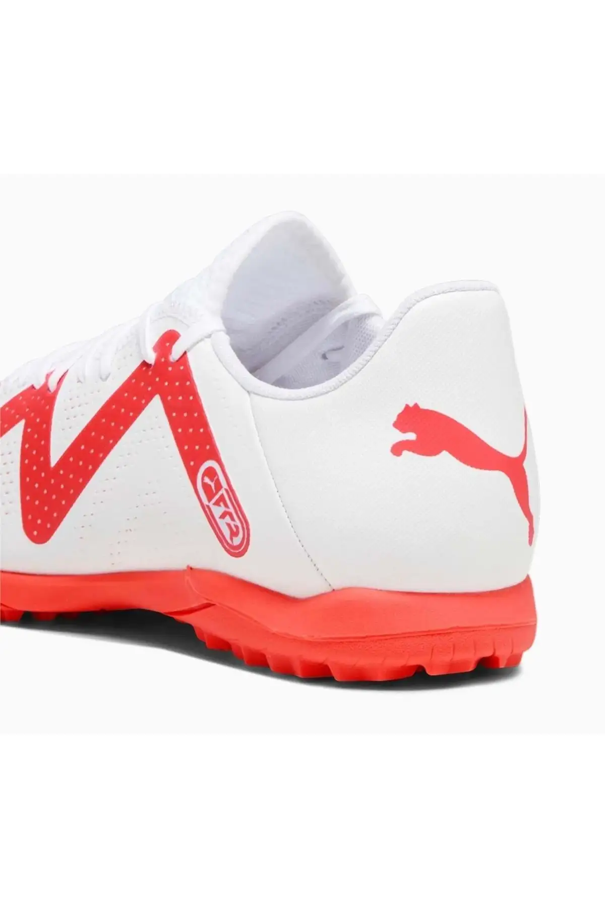 کفش فوتبال  فوتسال مردانه Future Play Tt 107381-01 سفید برند Puma - 7510 کفش فوتبال فوتسال مردانه Future Play Tt 107381-01 سفید برند Puma - 7510