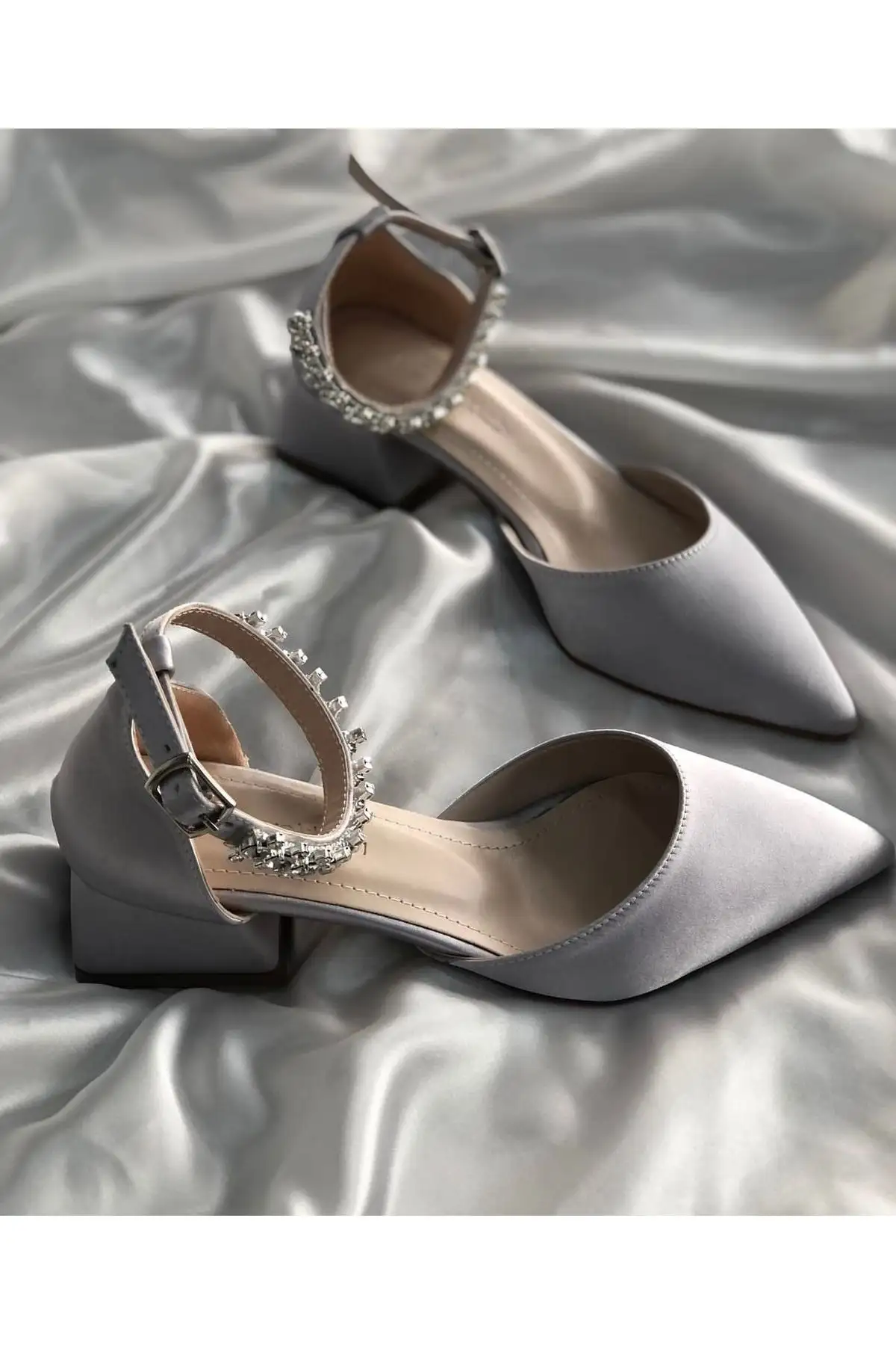 کفش پاشنه بلند زنانه بافتنی سنگدار ساتن پاشنه کوتاه   مجلسی - 7235 کفش پاشنه بلند زنانه بافتنی سنگدار ساتن پاشنه کوتاه مجلسی - 7235