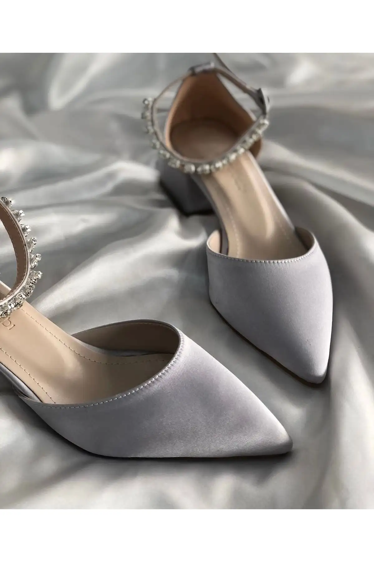 کفش پاشنه بلند زنانه بافتنی سنگدار ساتن پاشنه کوتاه   مجلسی - 7235 کفش پاشنه بلند زنانه بافتنی سنگدار ساتن پاشنه کوتاه مجلسی - 7235