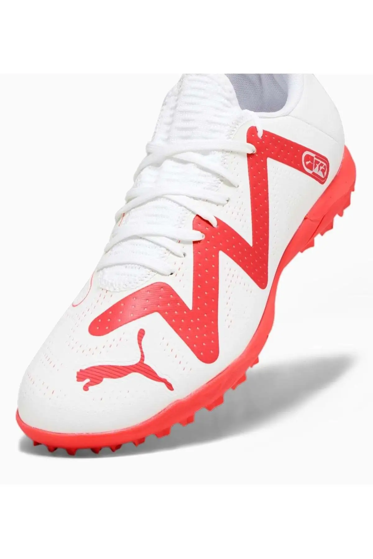 کفش فوتبال  فوتسال مردانه Future Play Tt 107381-01 سفید برند Puma - 7510 کفش فوتبال فوتسال مردانه Future Play Tt 107381-01 سفید برند Puma - 7510