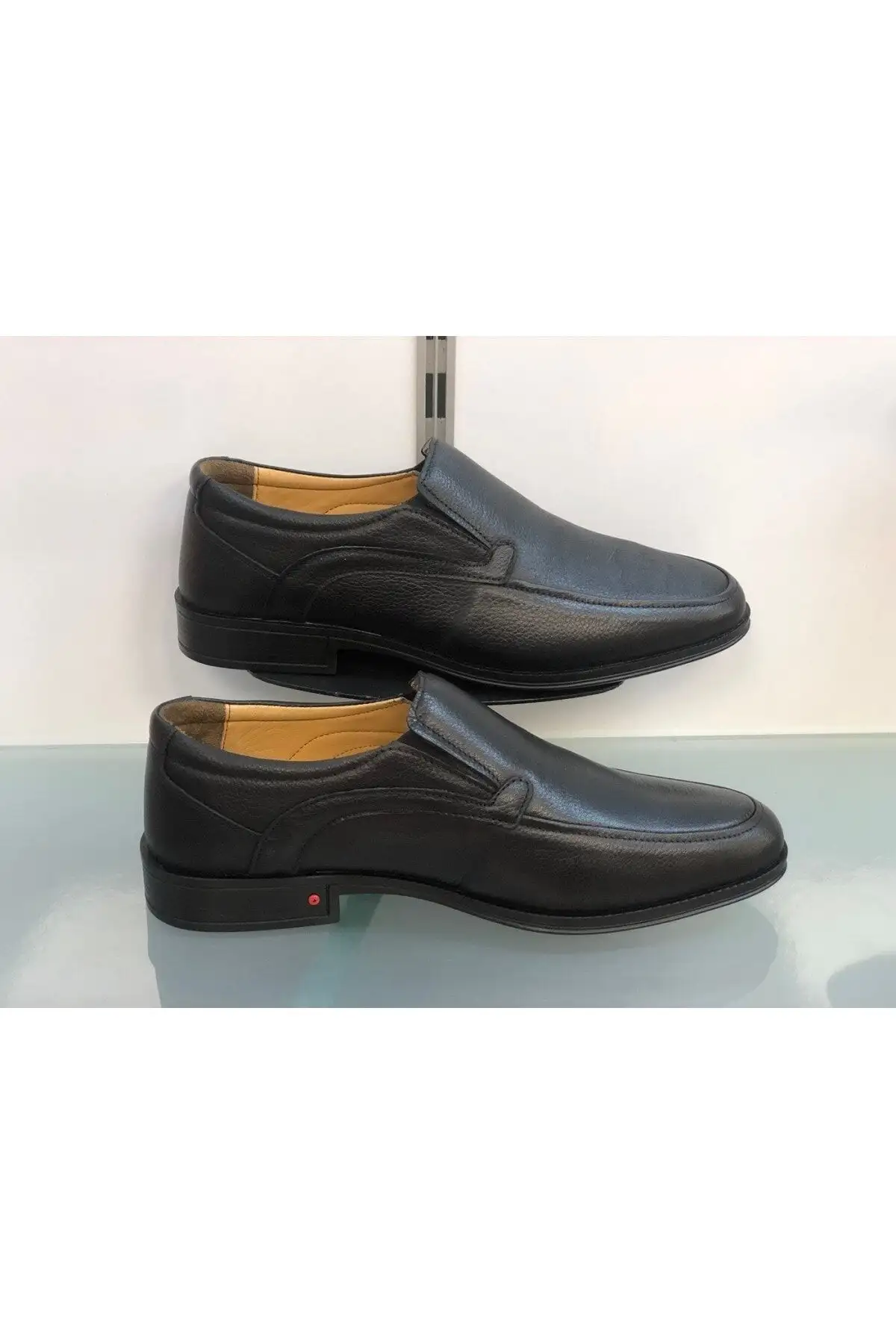 کفش رسمی مردانه   کلاسیک و سبک با کفی نرم و ارتوپدیک از چرم طبیعی برند KAFKASLAR AYAKKABI - 7402 کفش رسمی مردانه کلاسیک و سبک با کفی نرم و ارتوپدیک از چرم طبیعی برند KAFKASLAR AYAKKABI - 7402