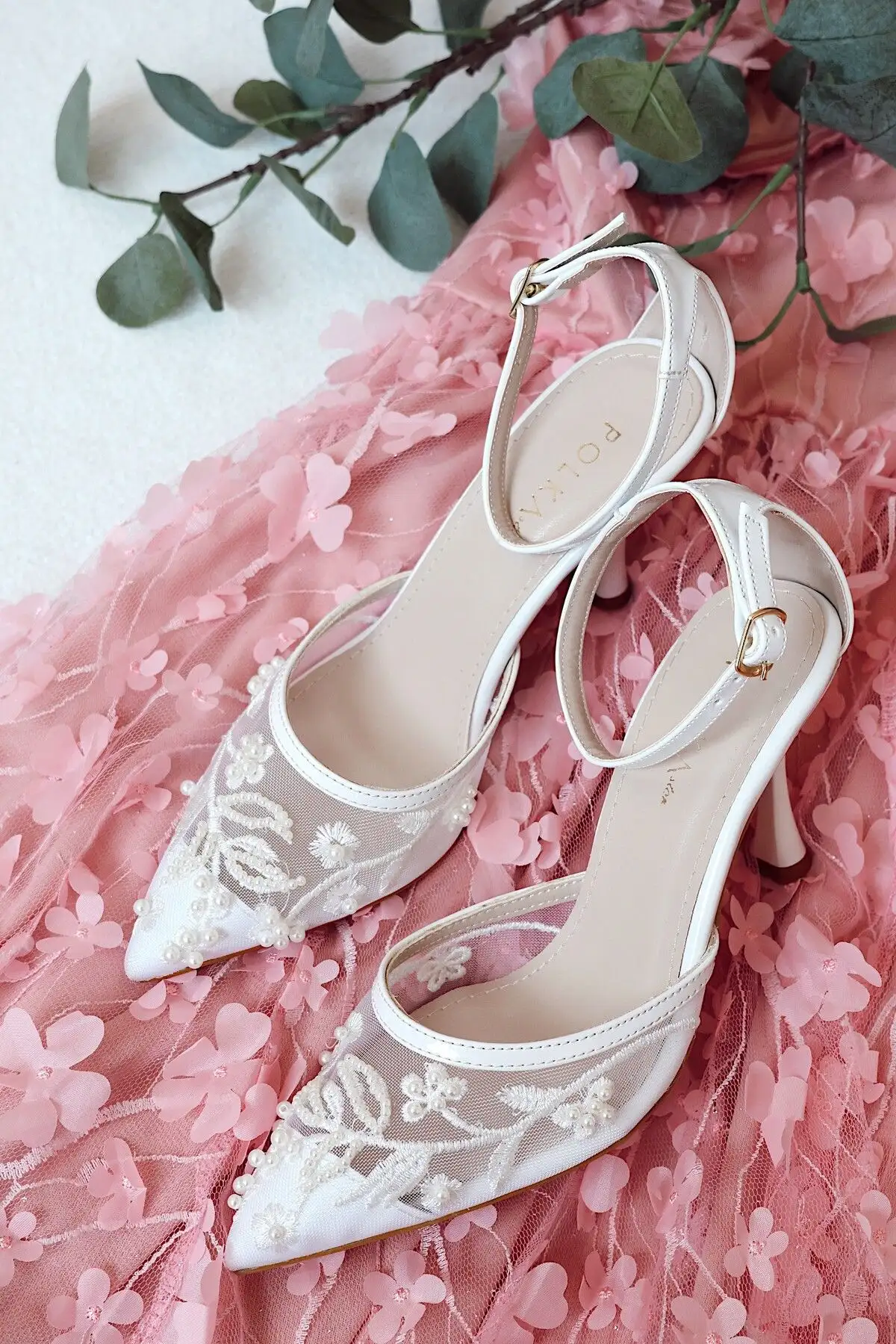 کفش پاشنه بلند زنانه مدل عروس،   با طراحی دستساز، با جزئیات مرواریدی و پاشنه نازک و نوک تیز - 7233 کفش پاشنه بلند زنانه مدل عروس، با طراحی دستساز، با جزئیات مرواریدی و پاشنه نازک و نوک تیز - 7233