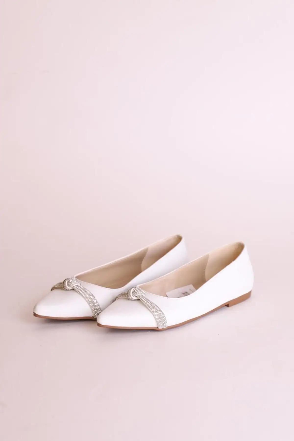 کفش تخت زنانه   سفید با کفی صاف و سنگدار 468115-2Y4 - 7188 کفش تخت زنانه سفید با کفی صاف و سنگدار 468115-2Y4 - 7188