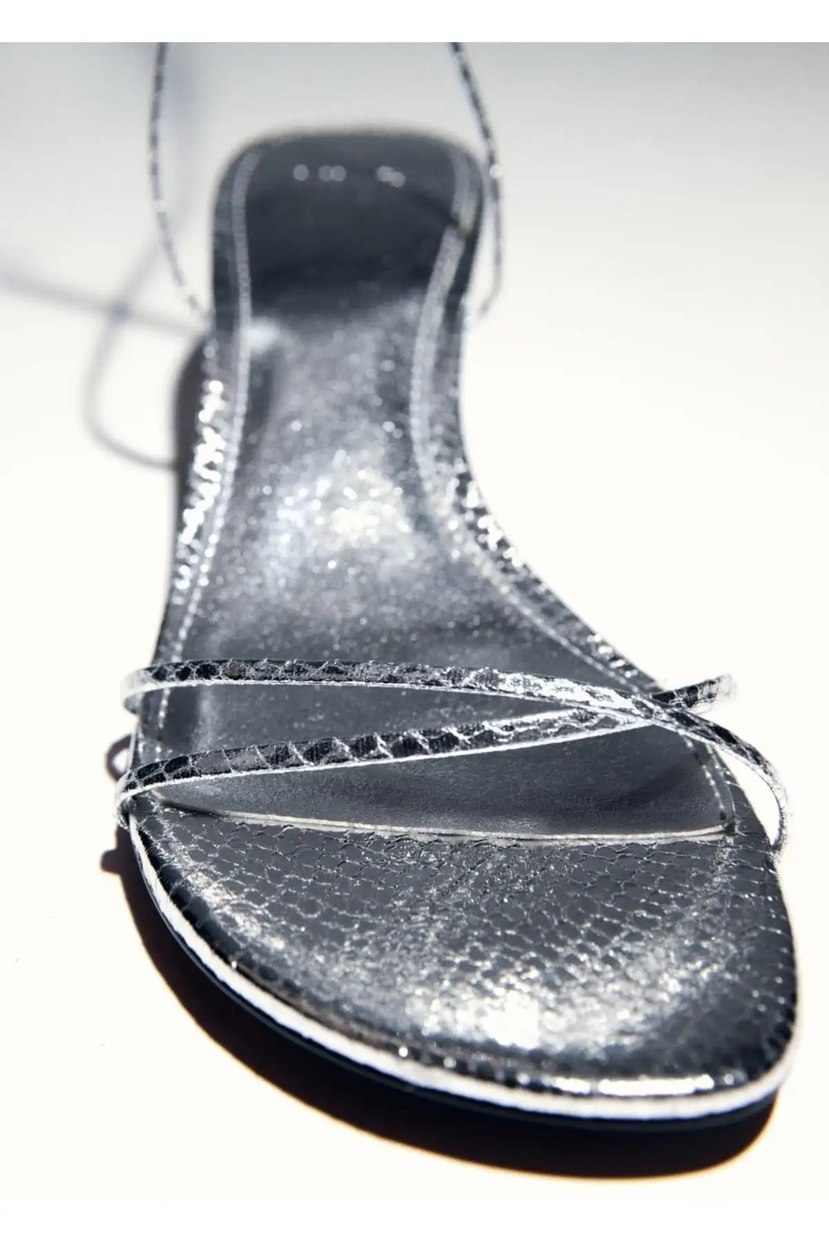 کفش صندل زنانه سندل پاشنهبلند با بند برند MANGO - 7428 کفش صندل زنانه سندل پاشنهبلند با بند برند MANGO - 7428