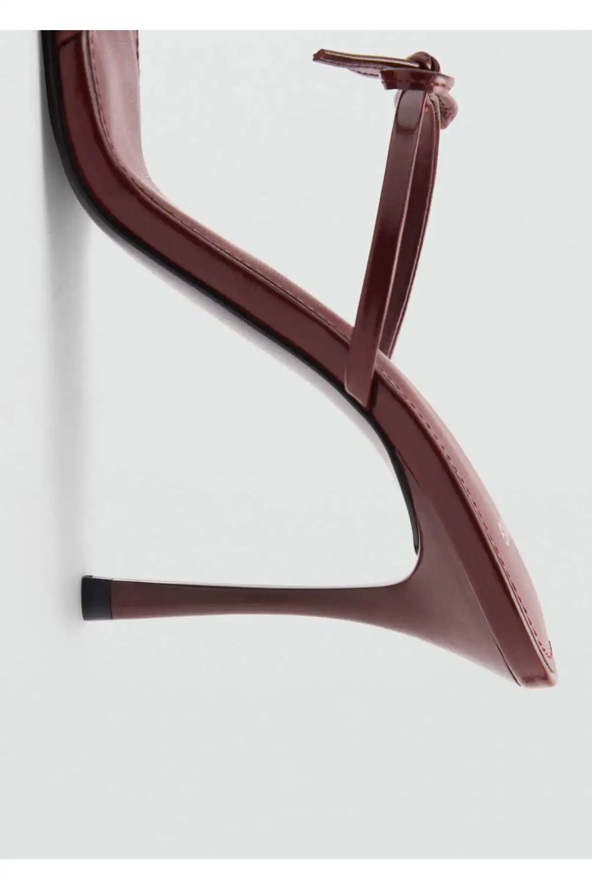 کفش صندل زنانه با جزئیات بنددار برند MANGO - 7435