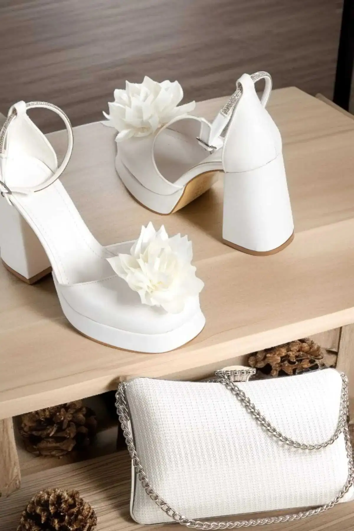 کفش پاشنه بلند زنانه جوراب عروس، دستبند طراحی ویژه با سنگ، ست با گل لوتوس و زنجیر ترکیبی. - 7245 کفش پاشنه بلند زنانه جوراب عروس، دستبند طراحی ویژه با سنگ، ست با گل لوتوس و زنجیر ترکیبی. - 7245