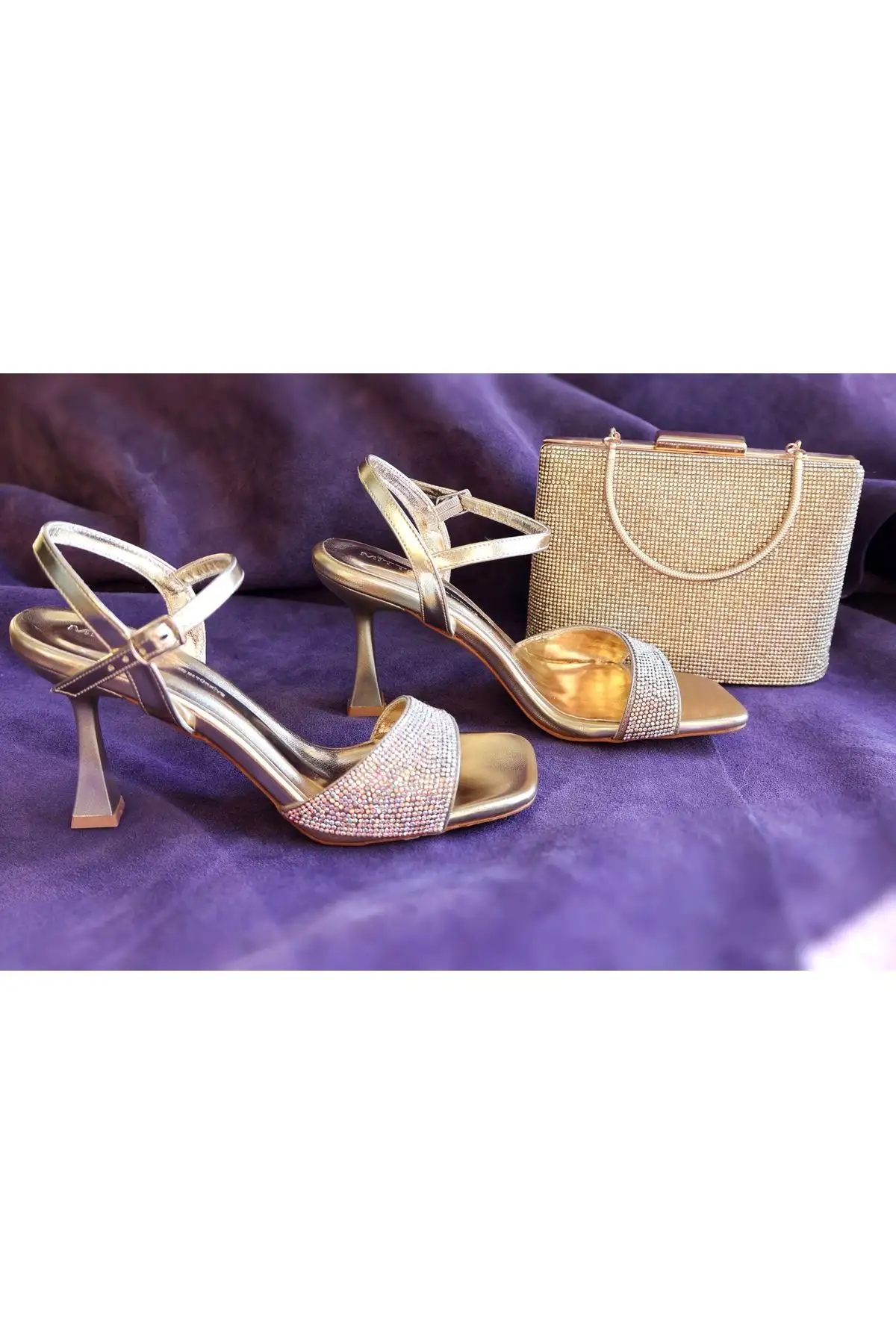 کفش پاشنه‌ بلند زنانه ترجمه به فارسی: **ترکیب پاشنه با بند تک و کیف سنگ‌دار** - 7243