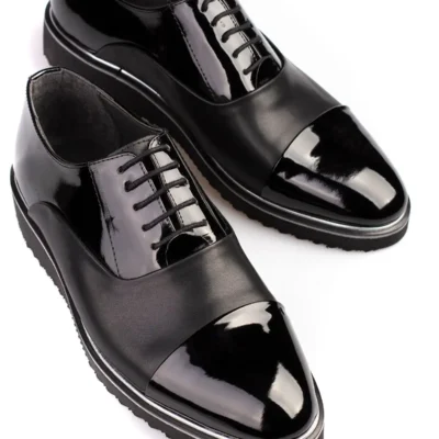 کفش روزمره مردانه رسمی برای کت و شلوار دامادی با کفی بلند و طراحی کلاسیک. برند maximoda - 7411