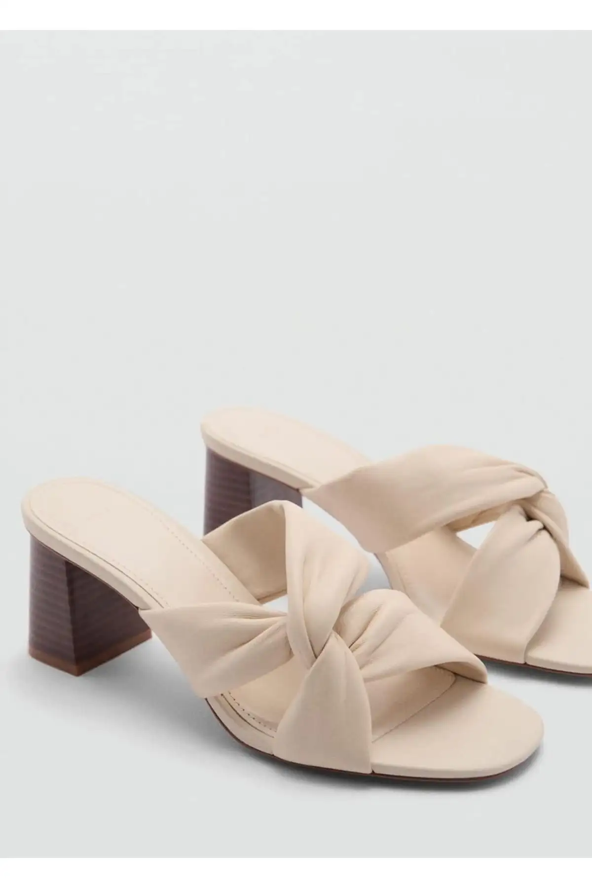 کفش صندل زنانه  چرم گرهدار برند MANGO - 7440 کفش صندل زنانه چرم گرهدار برند MANGO - 7440