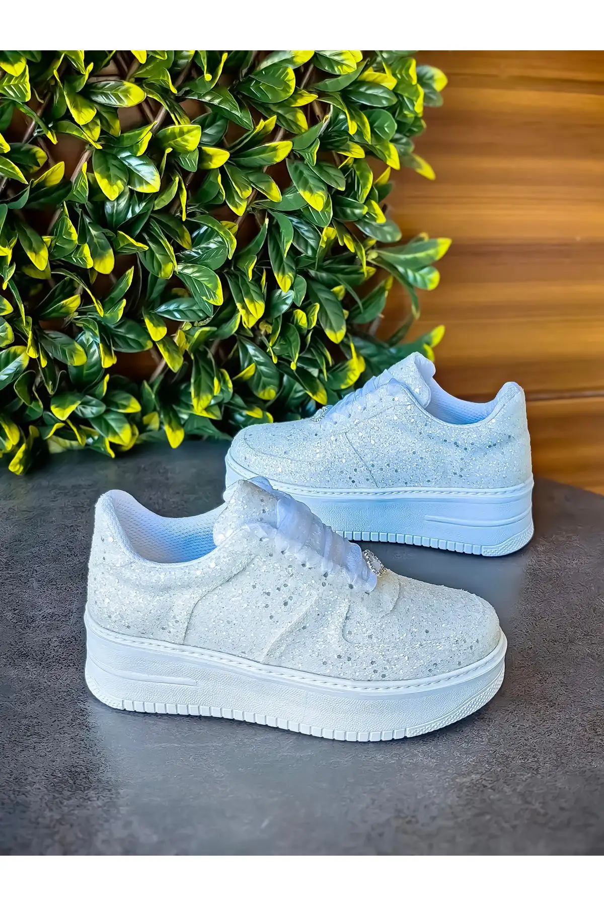 کفش پاشنه بلند زنانه کتانی عروس با درخشش و براقی سفید شکسته، فوقالعاده راحت و با کیفیت برای عروس - 7197 کفش پاشنه بلند زنانه کتانی عروس با درخشش و براقی سفید شکسته، فوقالعاده راحت و با کیفیت برای عروس - 7197