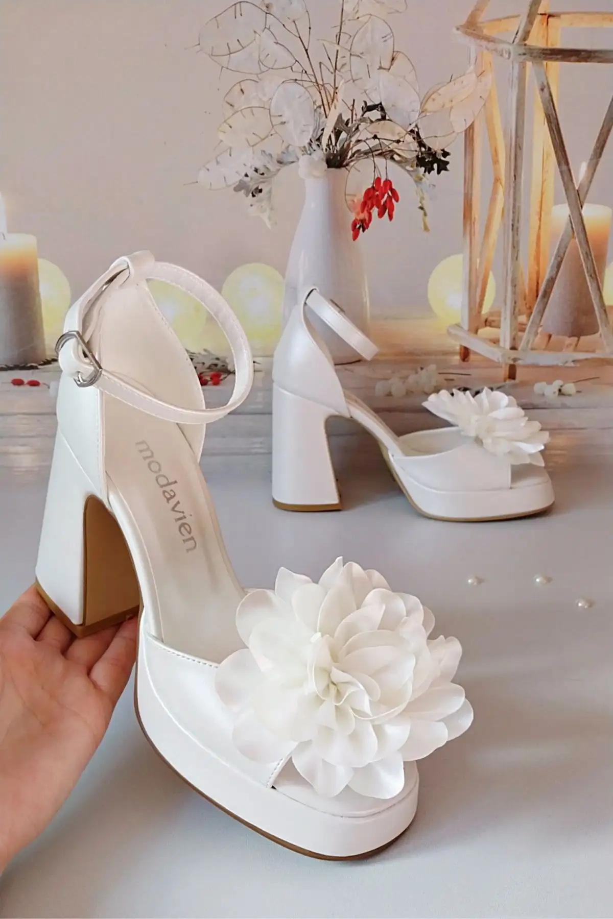 کفش پاشنه بلند زنانه  عروسی  با پلتفرم 10 سانتیمتری و جزئیات گل سفید - 7228 کفش پاشنه بلند زنانه عروسی با پلتفرم 10 سانتیمتری و جزئیات گل سفید - 7228