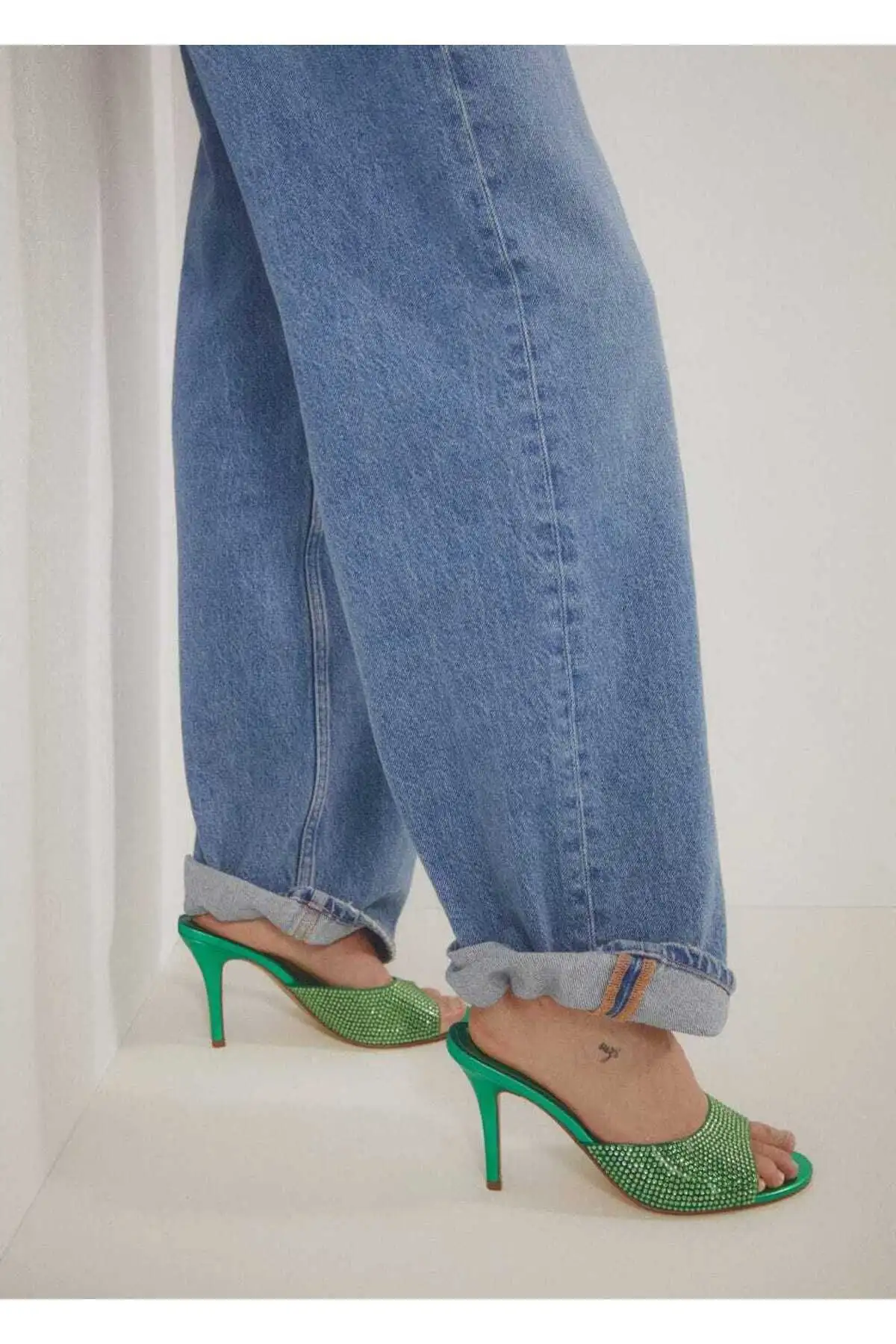 کفش صندل زنانه سندل پاشنه بلند درخشان برند MANGO - 7444