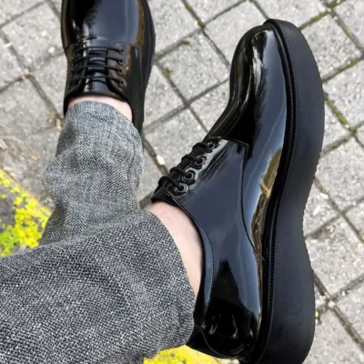 کفش روزمره مردانه کلاسیک با کفی ضخیم و رویه چرم مشکی برند BIG KING - 7407