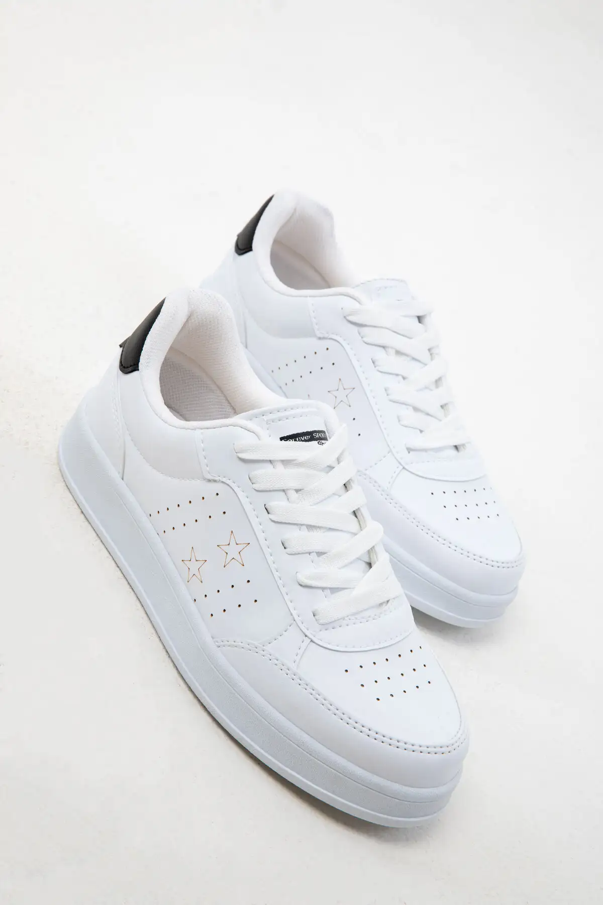 کفش کتانی زنانه  اسنیکر  مشکی و سفید 20157 برند SOHO - 7719 کفش کتانی زنانه اسنیکر مشکی و سفید 20157 برند SOHO - 7719