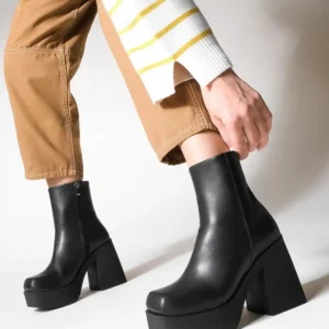 بوت و نیم‌ بوت زنانه چکمه آدلا مشکی با پاشنه کتاه نک گرد زیپ دار برند elvinshoes - 7821