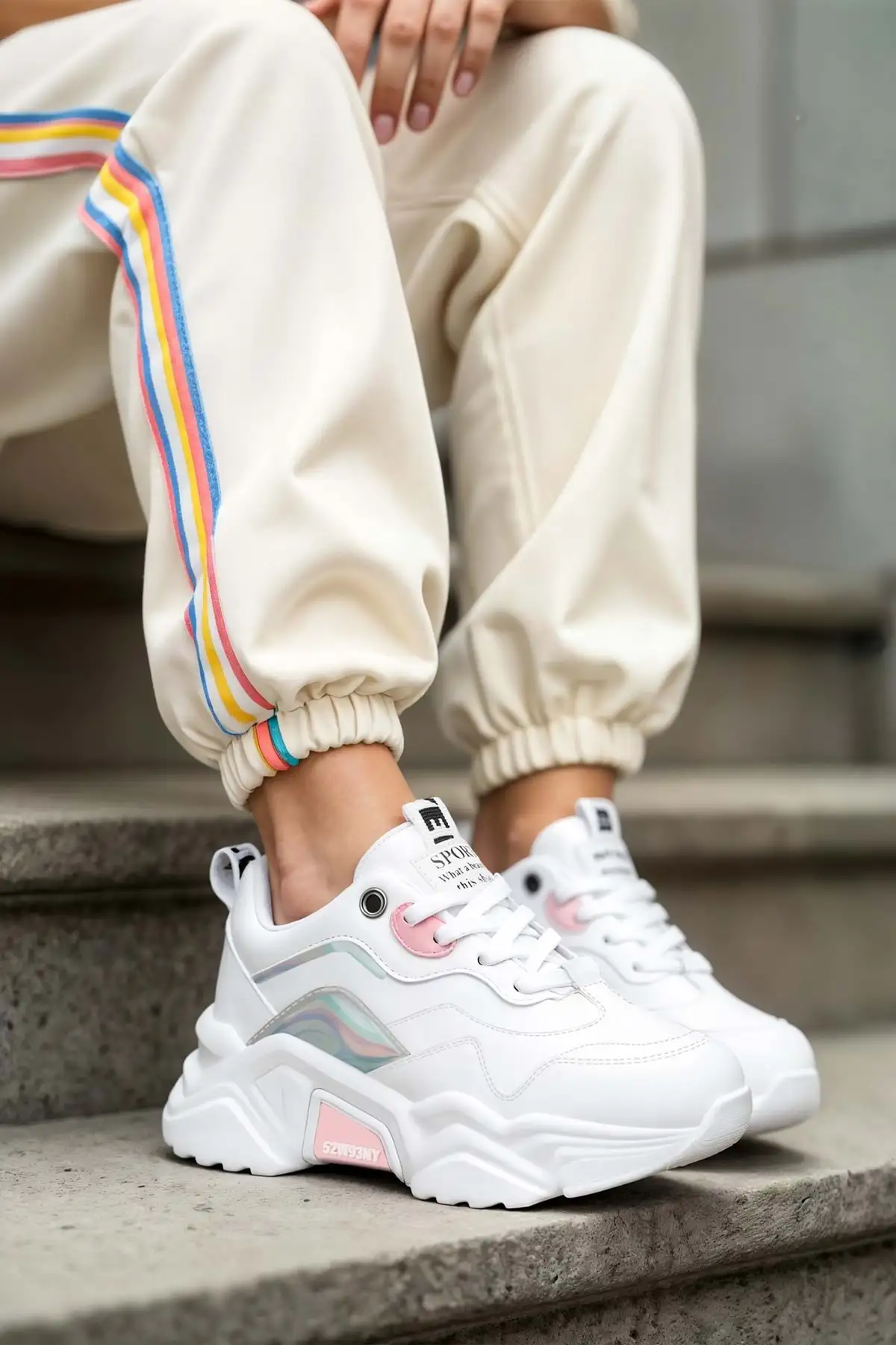 کفش بچگانه  ورزشی کودکانه DS 2110 به رنگ سفید و پودری برند Dark Seer - 7912 کفش بچگانه ورزشی کودکانه DS 2110 به رنگ سفید و پودری برند Dark Seer - 7912