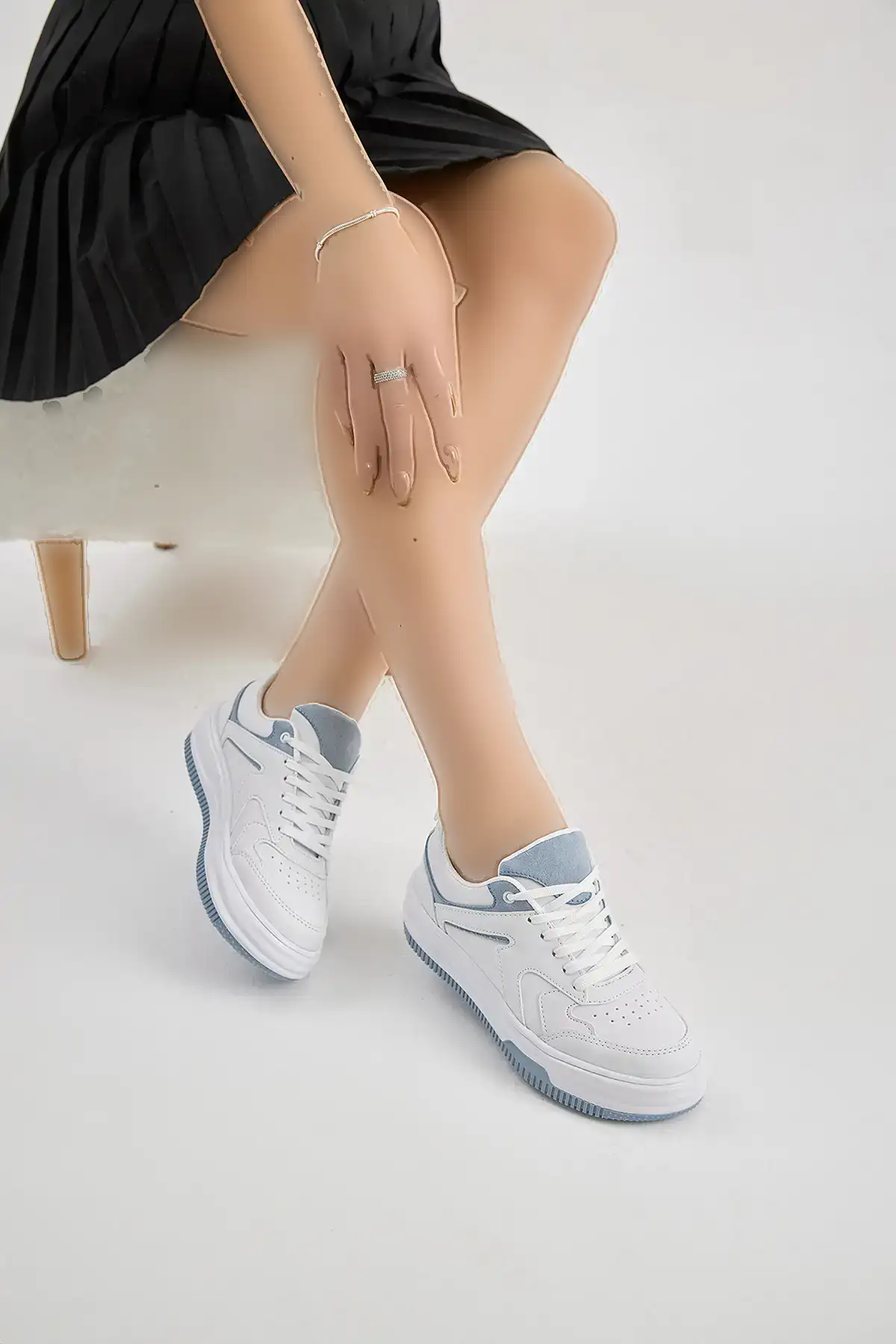 کفش کتانی زنانه  ورزشی های سفید و آبی  با کفی ترمو و بنددار برند Tonny Black - 7960 کفش کتانی زنانه ورزشی های سفید و آبی با کفی ترمو و بنددار برند Tonny Black - 7960