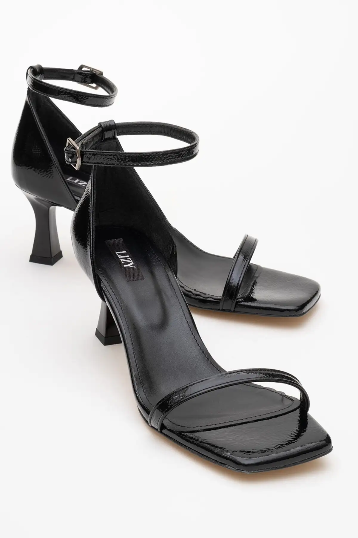 کفش صندل زنانه  پاشنهبلند  با بند تک برند Lizy Shoes - 8226 کفش صندل زنانه پاشنهبلند با بند تک برند Lizy Shoes - 8226