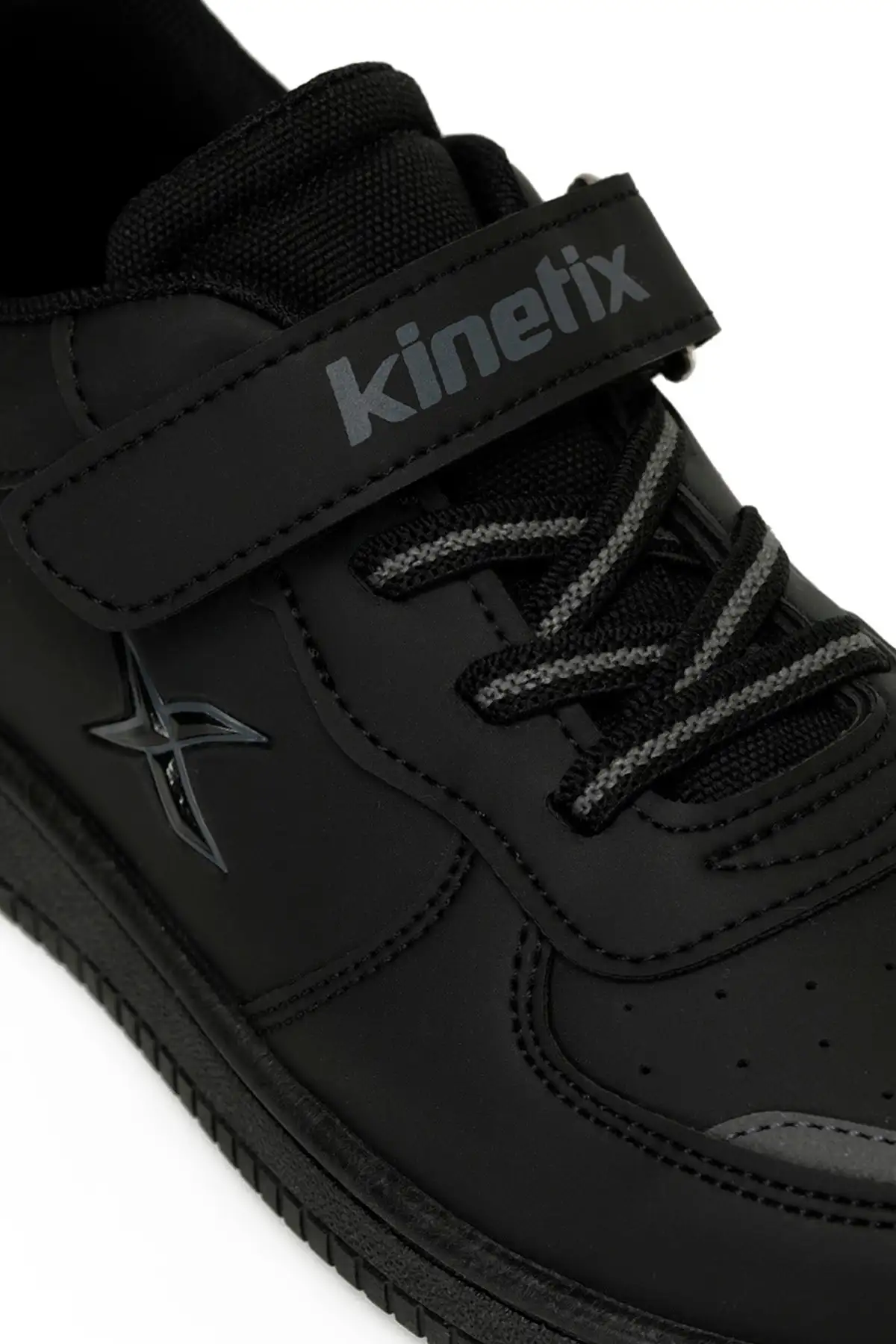 کفش پسرانه  ورزشی  مشکی KALEN PU ENJ F 5PR برند Kinetix - 8296 کفش پسرانه ورزشی مشکی KALEN PU ENJ F 5PR برند Kinetix - 8296