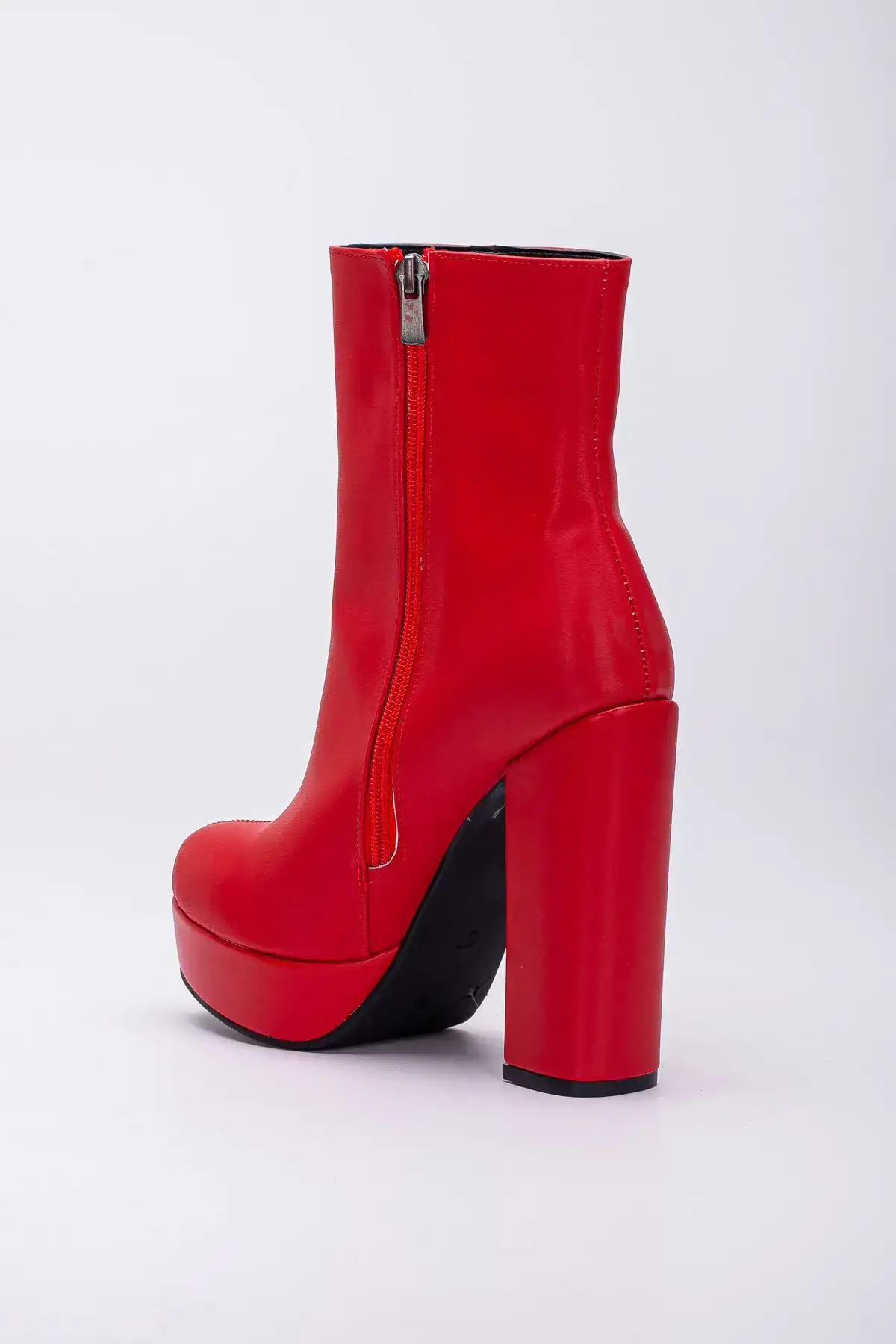 بوت و نیم بوت زنانه کفش  پلتفرم با پاشنه ضخیم چرم مصنعی  قرمز برند LİLLA - 7795 بوت و نیم بوت زنانه کفش پلتفرم با پاشنه ضخیم چرم مصنعی قرمز برند LİLLA - 7795