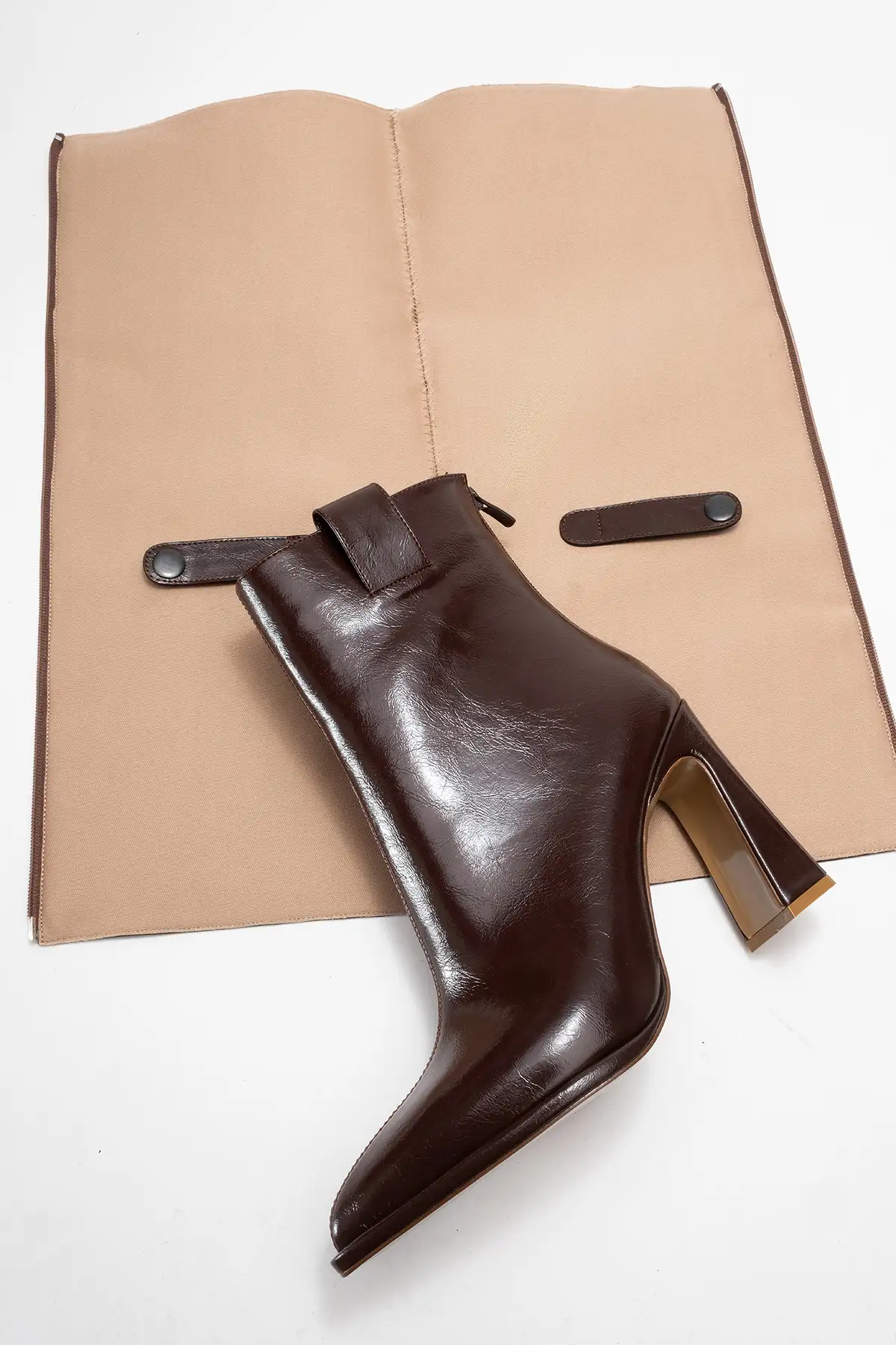 بوت و نیم بوت زنانه   کمرنگ قههای با پاشنه پهن برند luvishoes - 7559 بوت و نیم بوت زنانه کمرنگ قههای با پاشنه پهن برند luvishoes - 7559