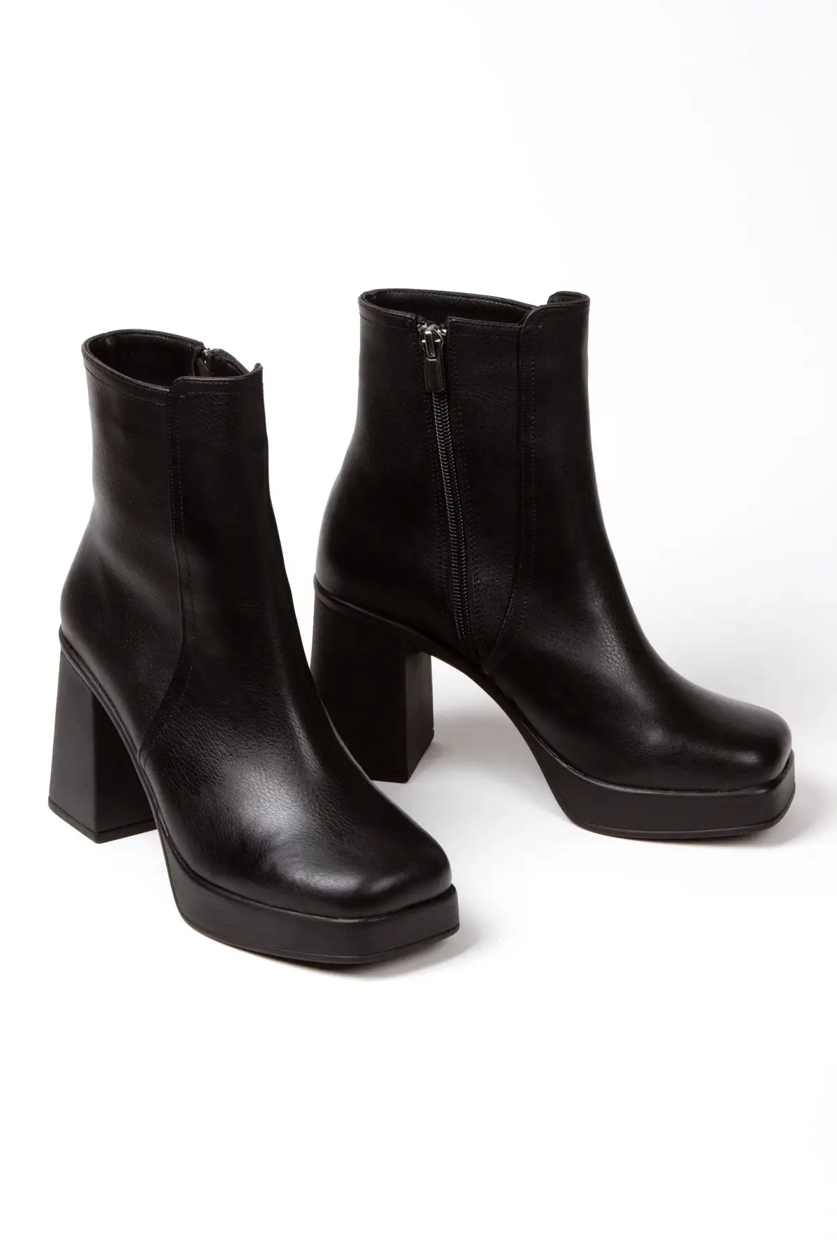 بوت و نیم بوت زنانه   مشکی با پاشنه بلند  زیپ دار برند MFT AYAKKABI - 7762 بوت و نیم بوت زنانه مشکی با پاشنه بلند زیپ دار برند MFT AYAKKABI - 7762