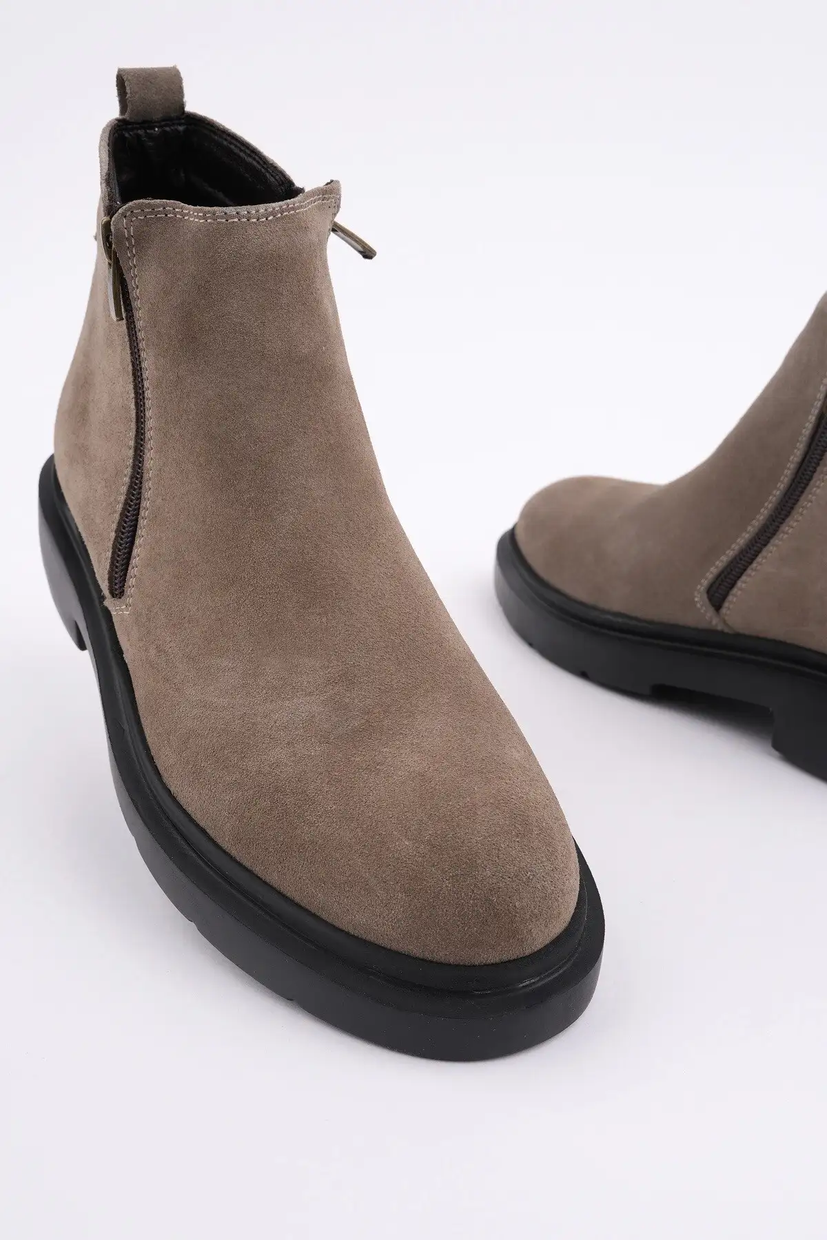 بوت مردانه  کژوال زمستانی  با دو زیپ از چرم طبیعی آسترا برند Muggo - 7585 بوت مردانه کژوال زمستانی با دو زیپ از چرم طبیعی آسترا برند Muggo - 7585