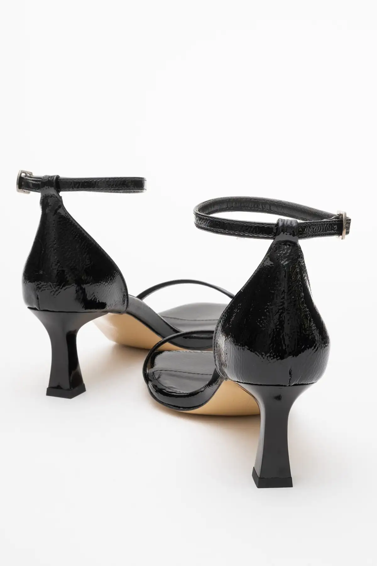 کفش صندل زنانه  پاشنهبلند  با بند تک برند Lizy Shoes - 8226 کفش صندل زنانه پاشنهبلند با بند تک برند Lizy Shoes - 8226