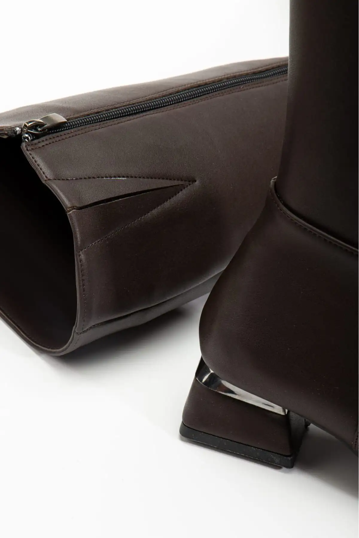 بوت و نیم بوت زنانه چکمههای پاشنهدار نکتیز زیپدار  برند AYS SHOES - 7563 بوت و نیم بوت زنانه چکمههای پاشنهدار نکتیز زیپدار برند AYS SHOES - 7563